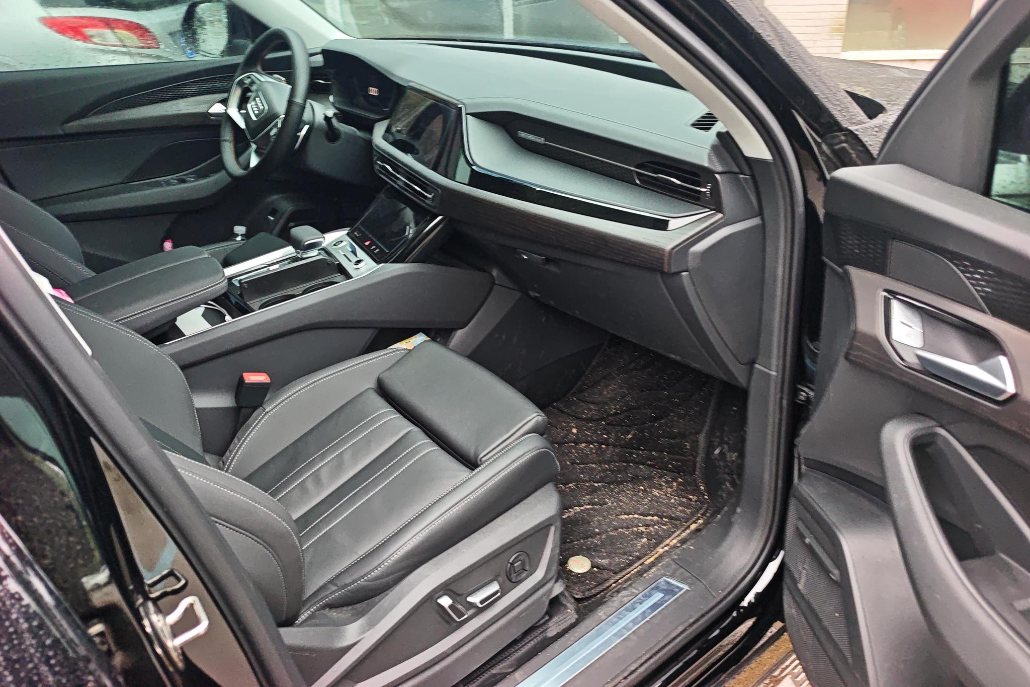 Audi Q6 2025 40TFSI quattro 7 мест
