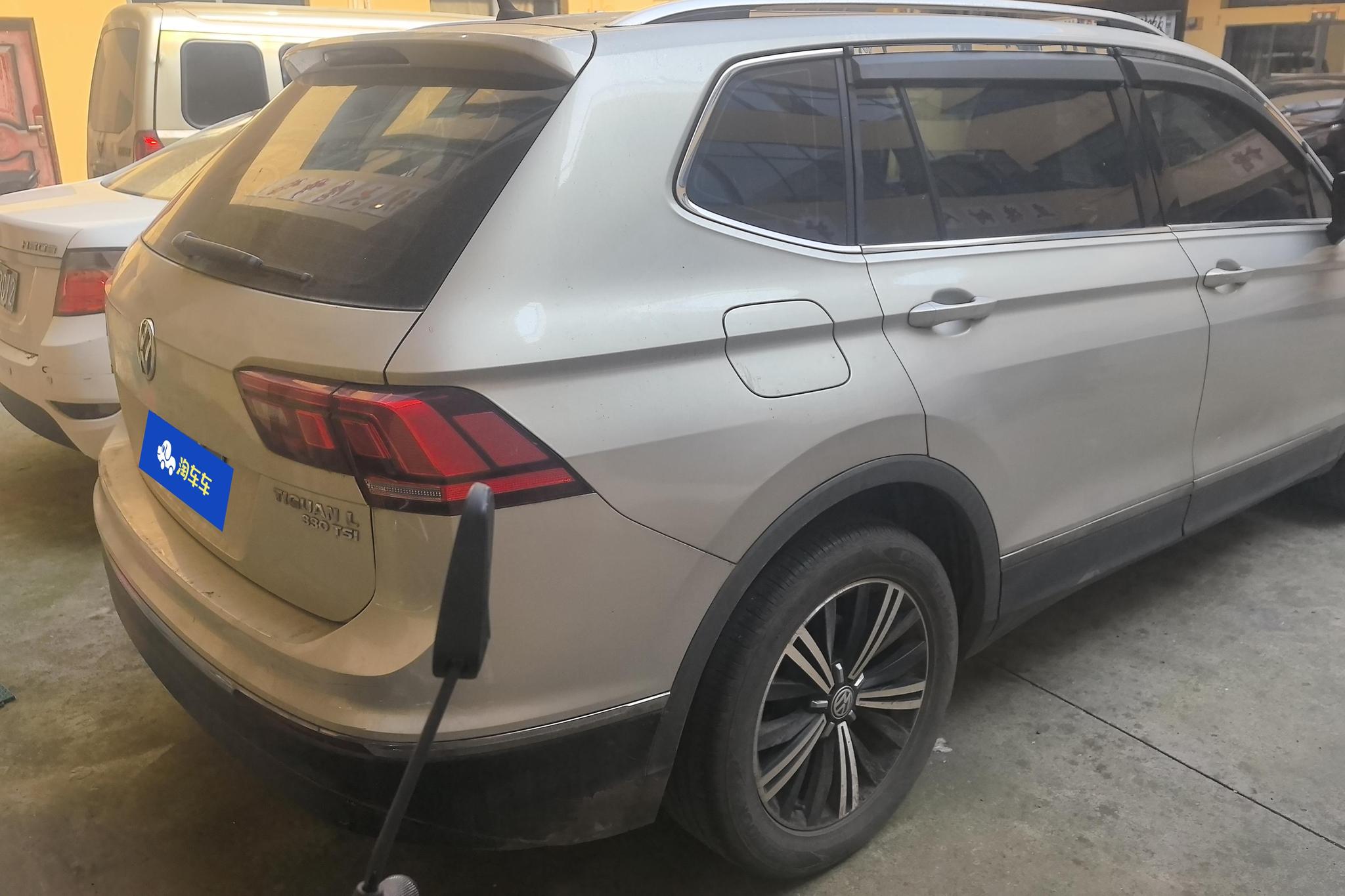 Volkswagen Tiguan L L 2019 330TSI AT Comfort V
