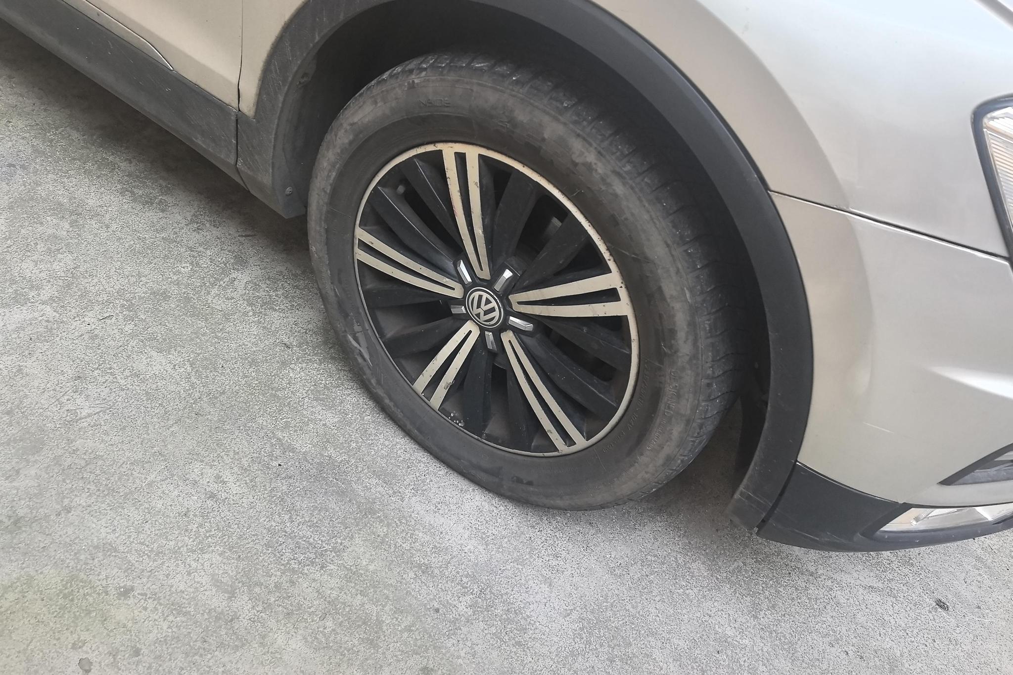 Volkswagen Tiguan L L 2019 330TSI AT Comfort V