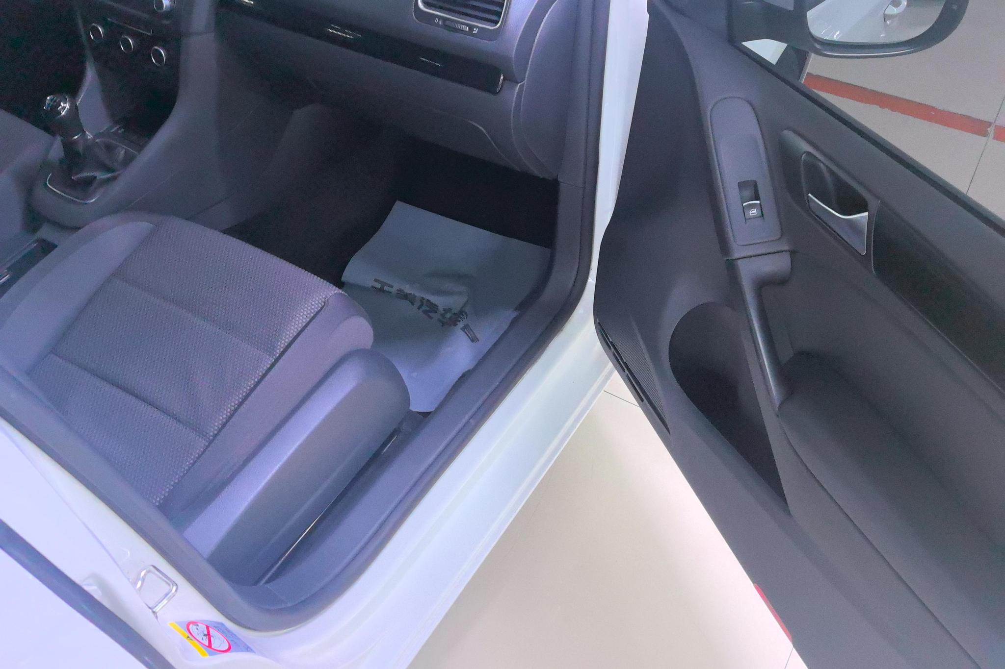 Volkswagen Golf 2012 1.6 MT Comfort