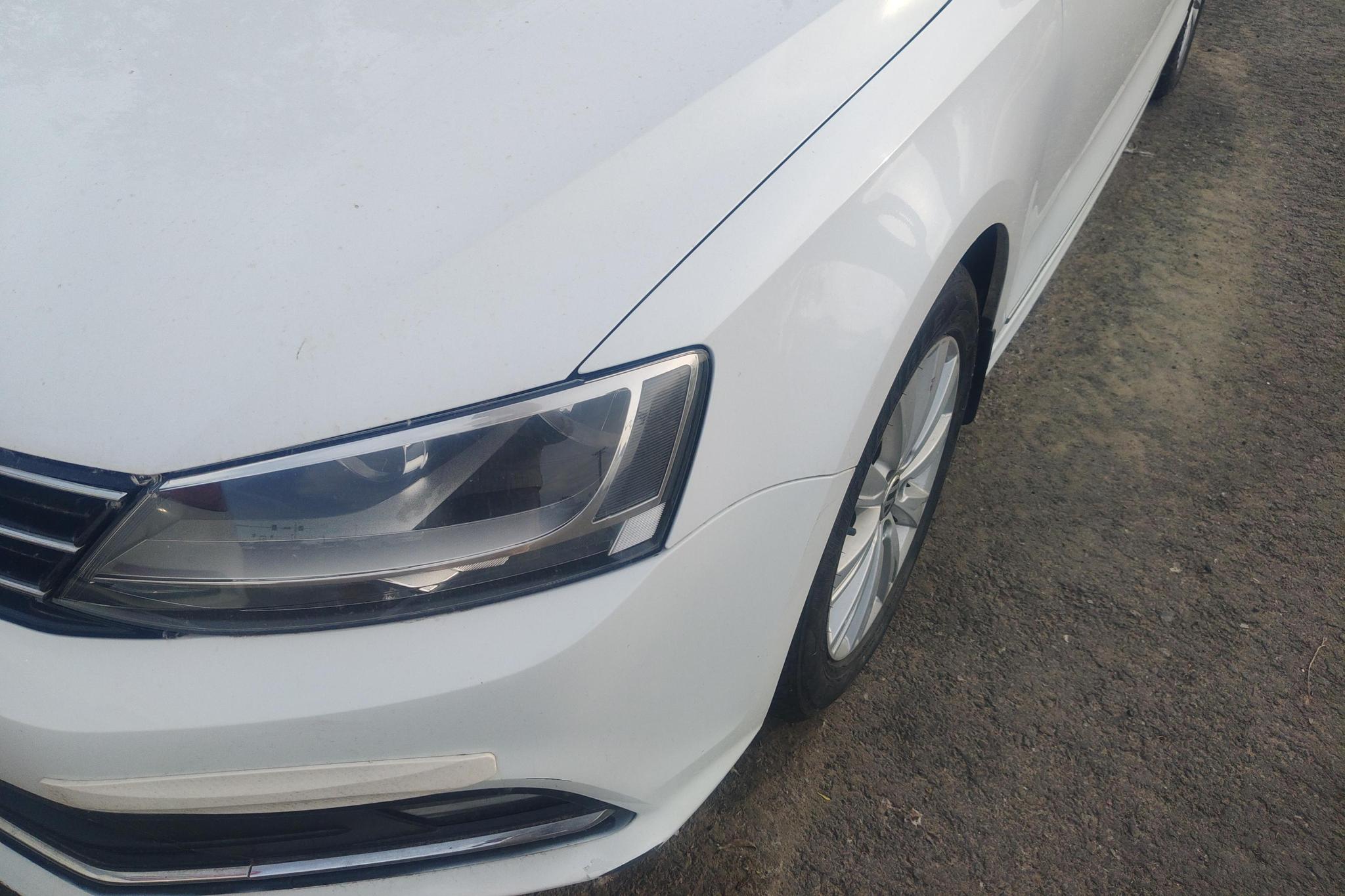 Volkswagen Sagitar 2015 1.6L AT Comfort