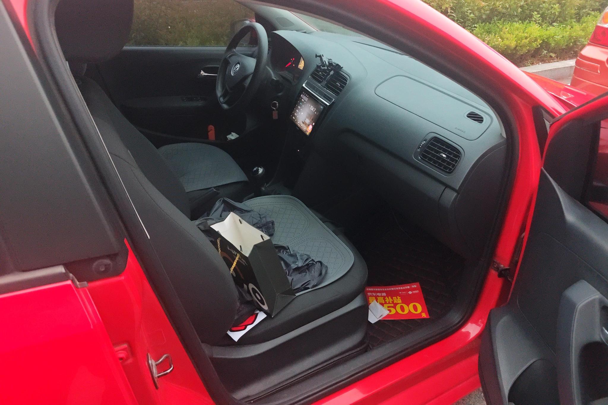 Volkswagen Polo 2016 1.4L MT