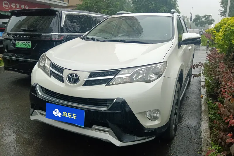 Toyota RAV4 — фото 1