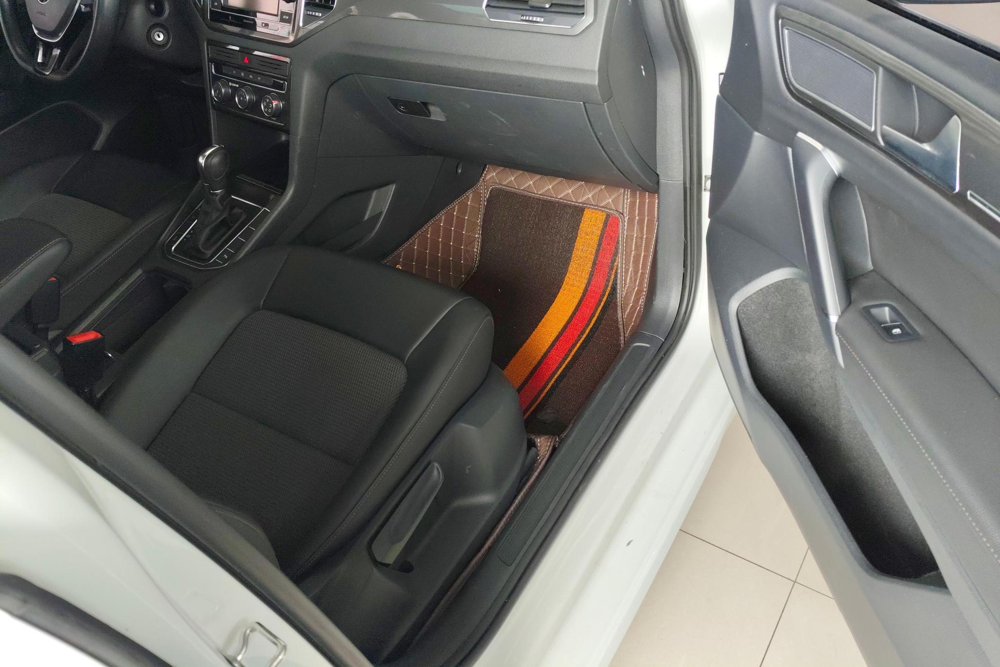 Volkswagen Golf · 2018 230TSI AT