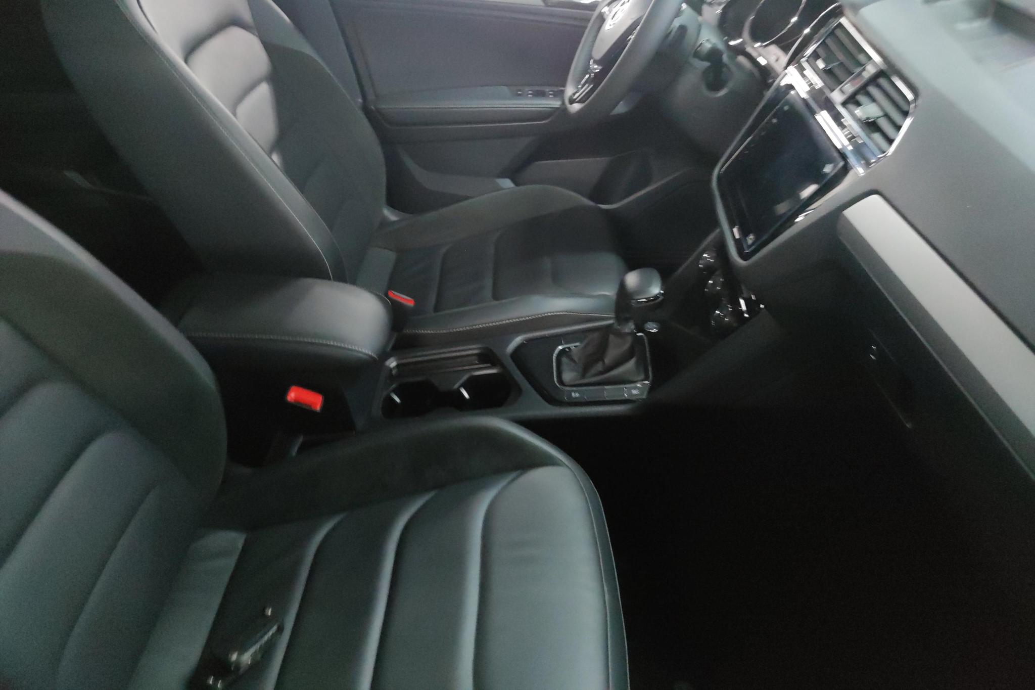 Volkswagen Tiguan L L 2020 330TSI AT Comfort V