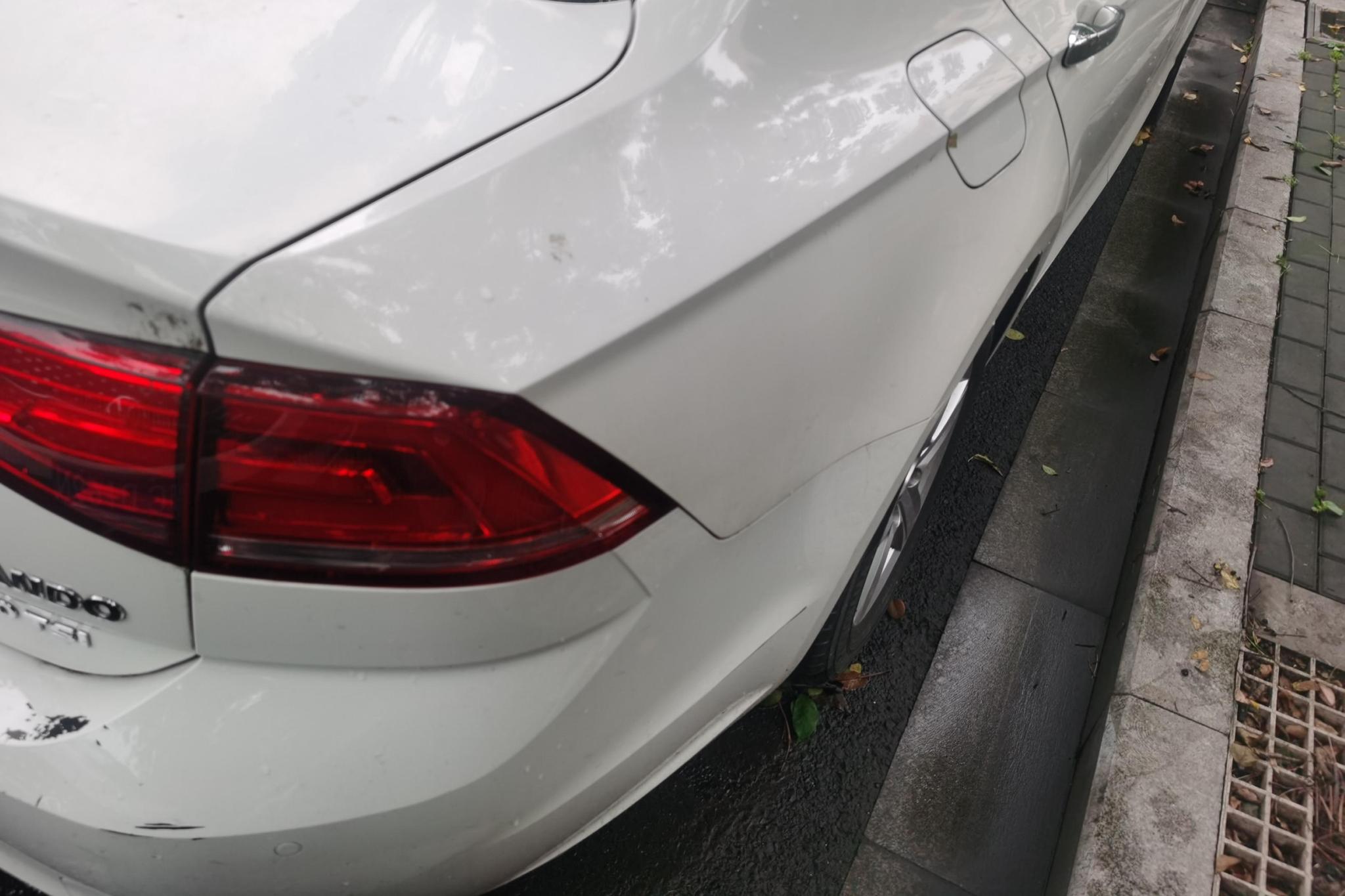 Volkswagen Lamando 2017 230TSI DSG