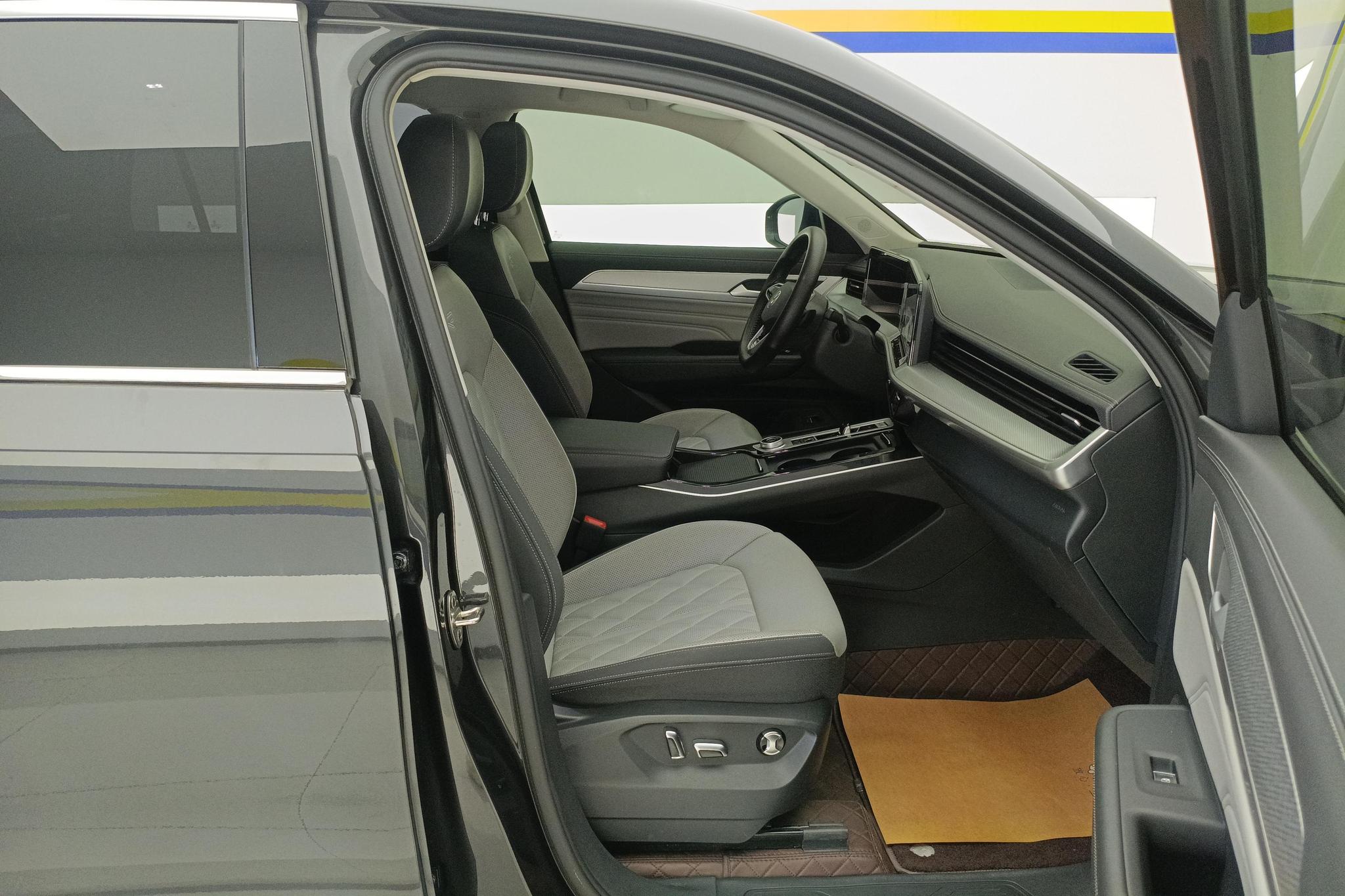 Volkswagen Tavendor 2023 380TSI R-Line