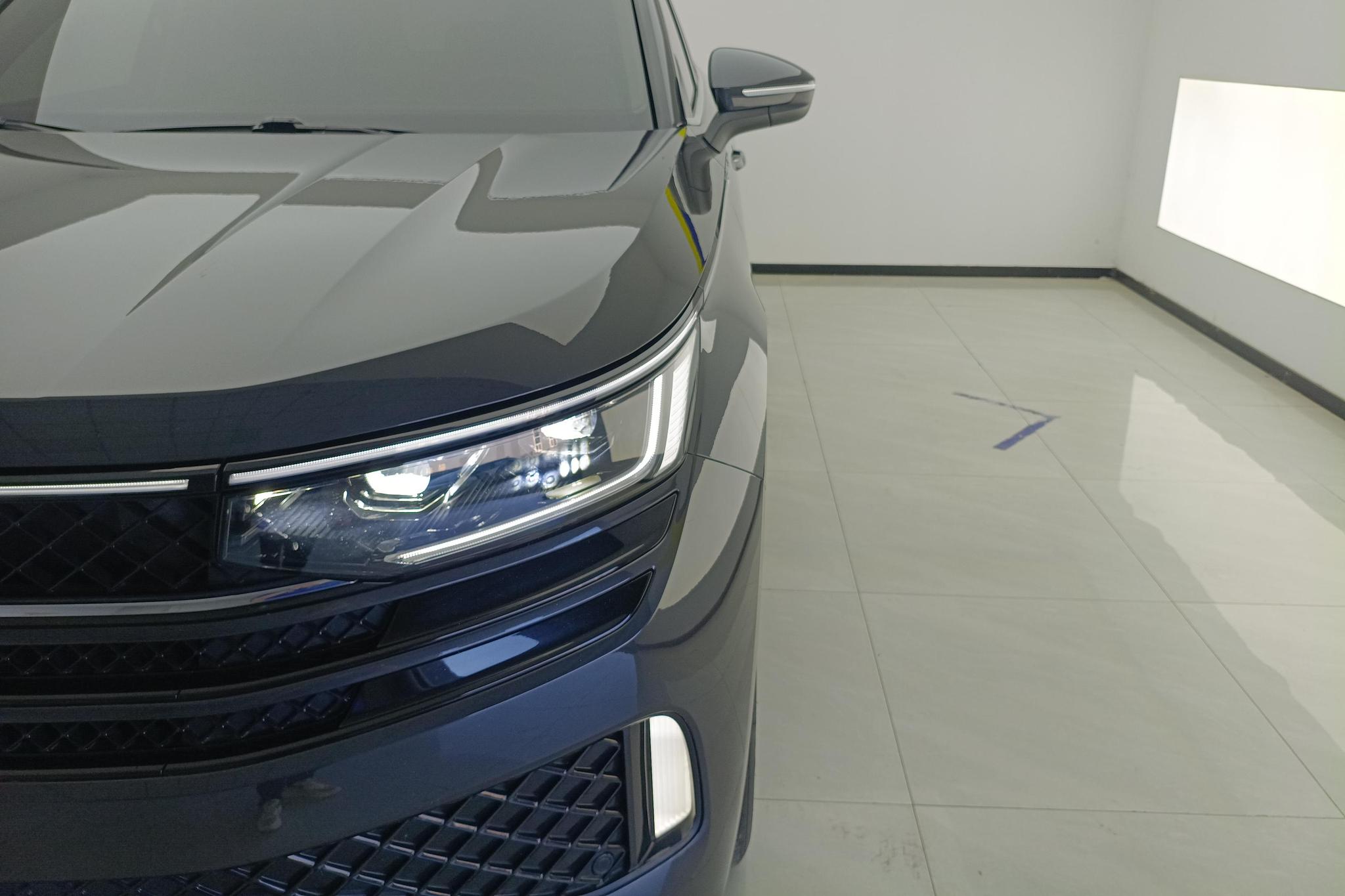 Volkswagen Tavendor 2023 380TSI R-Line