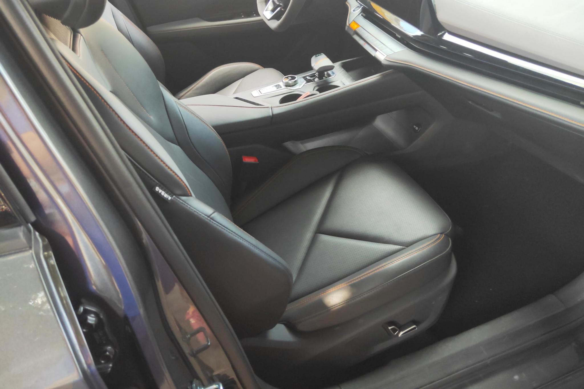 Changan UNI-V 2022 1.5T Luxury