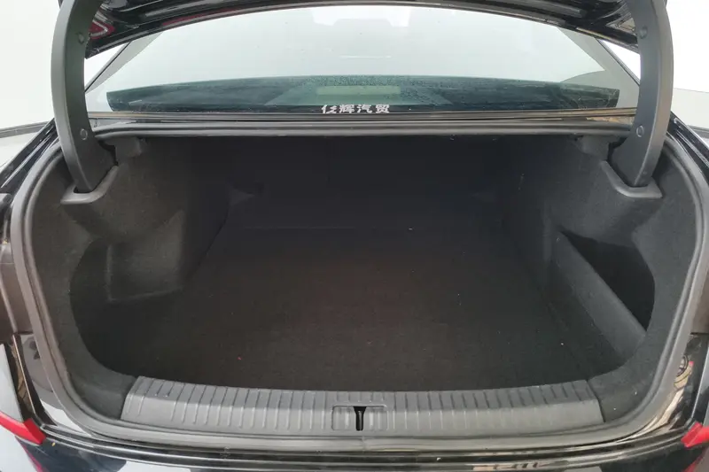 Volkswagen Passat — фото 14