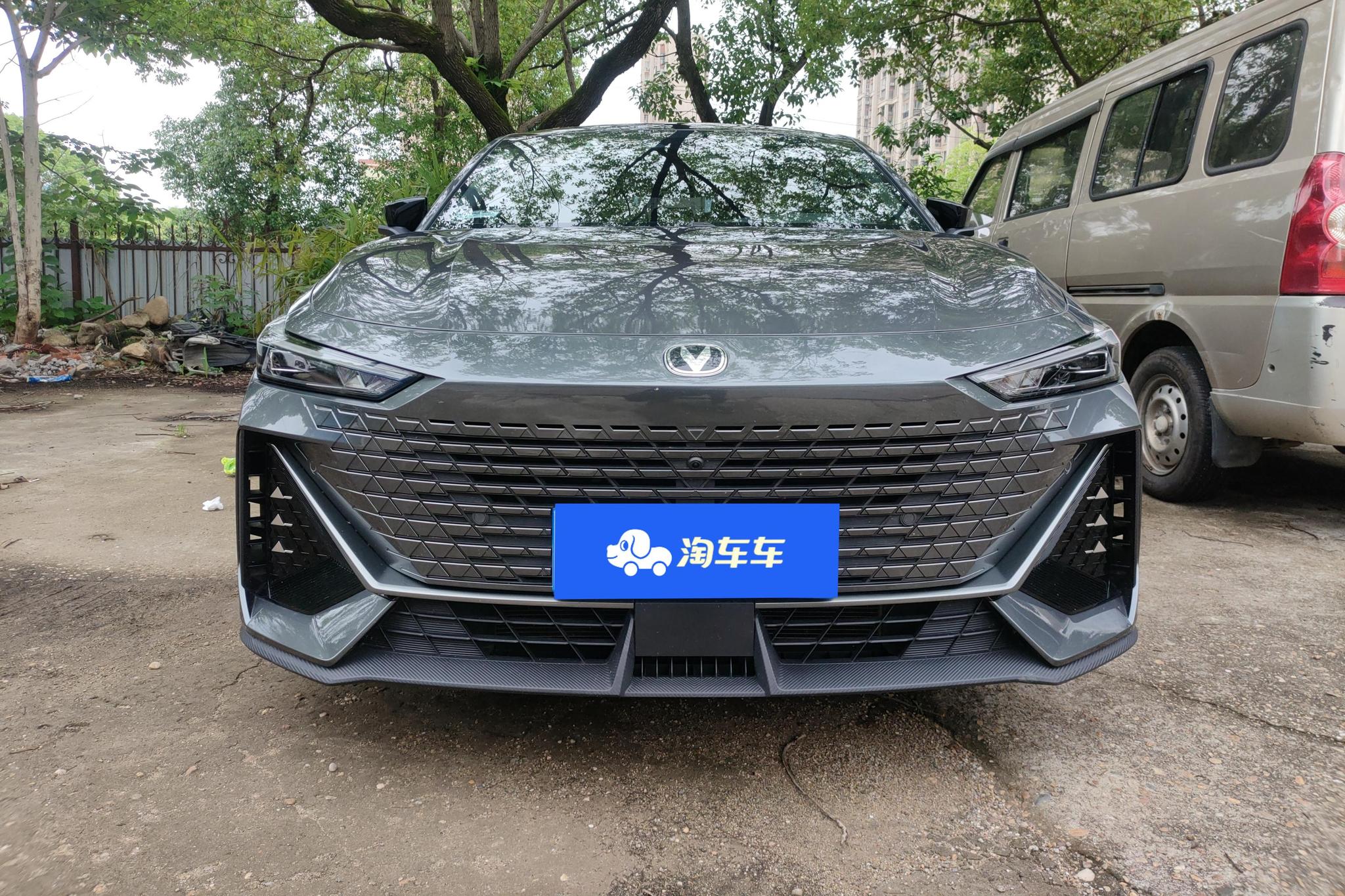 Changan UNI-V 2023 1.5T Luxury