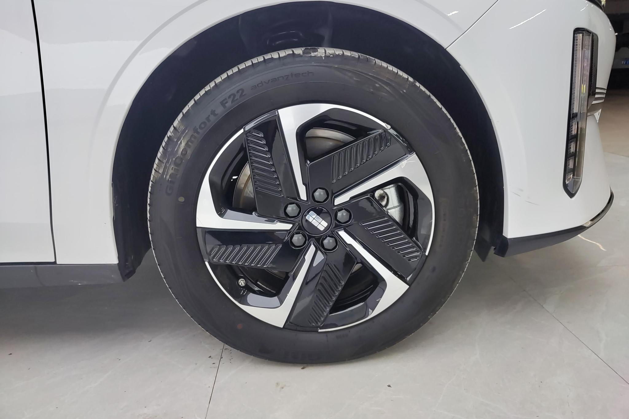 Geely Galaxy Galaxy L6 L6 2025 1.5 EM-i DHT 140KM +