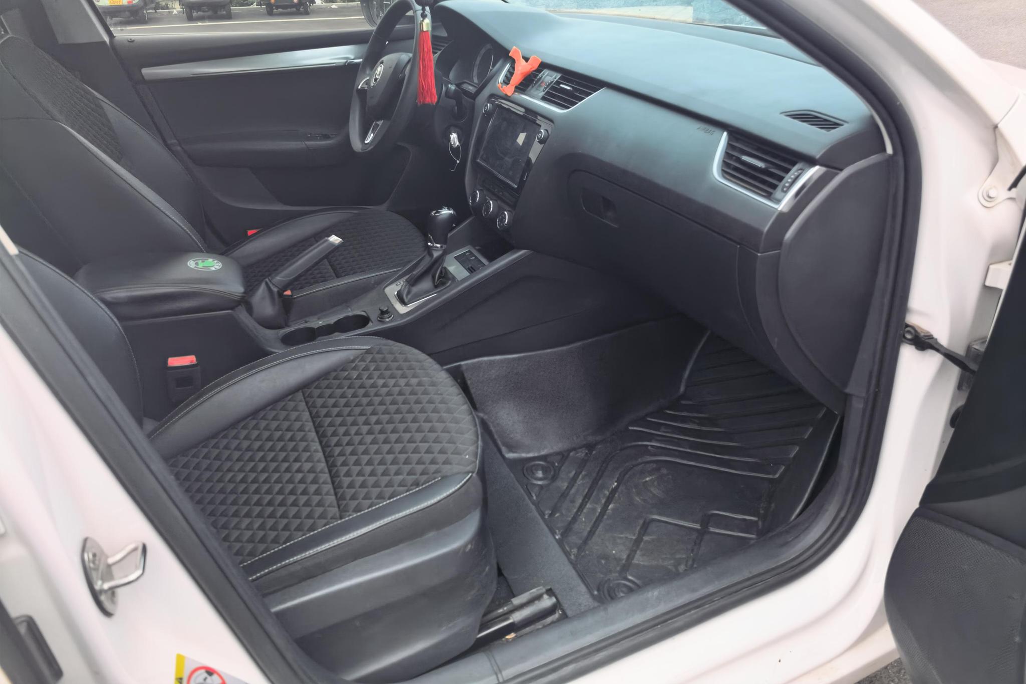 Skoda Octavia 2019 1.5L AT Luxury