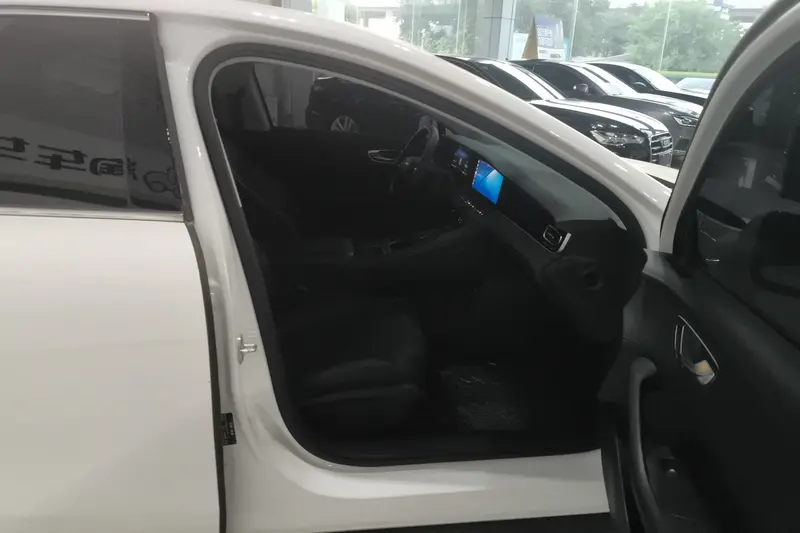 Roewe D7 DMH — фото 10