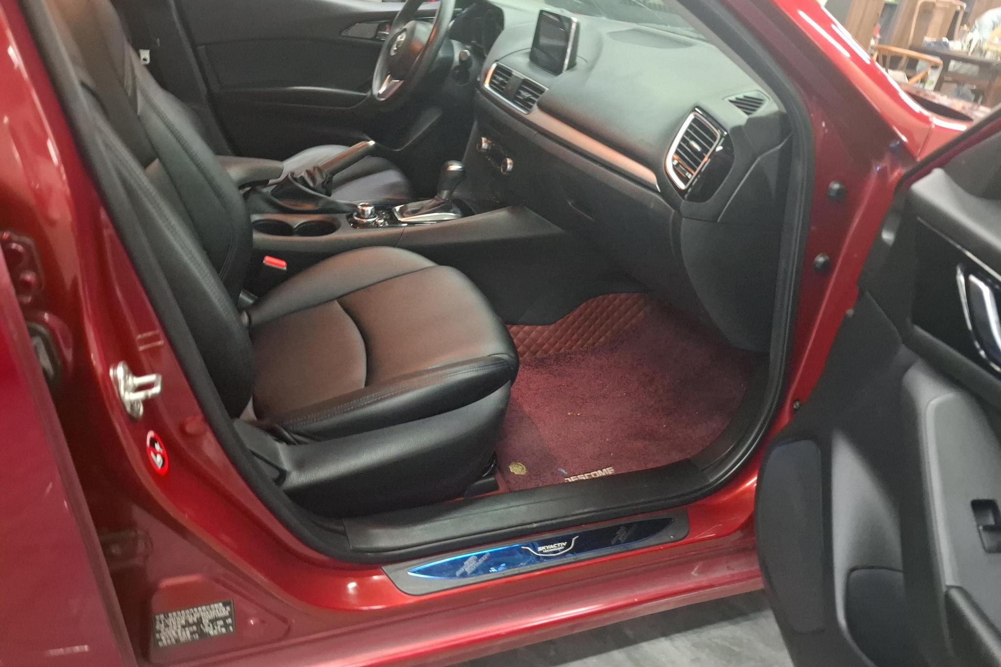 Mazda Mazda3 3 2016 1.5L AT Luxury