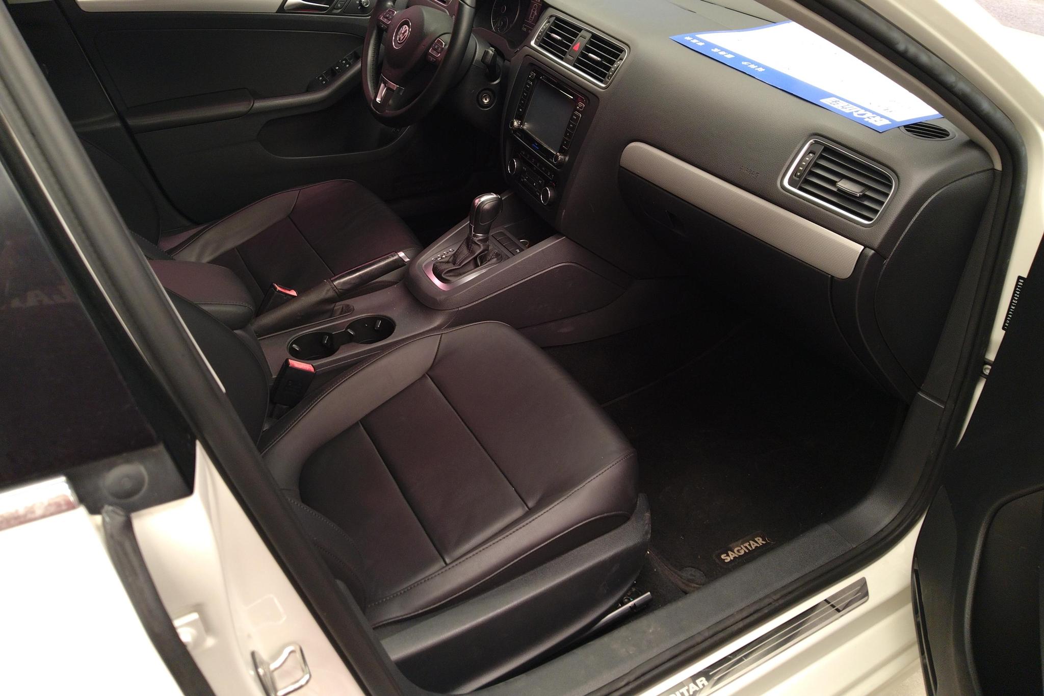 Volkswagen Sagitar 2014 1.4TSI AT Luxury