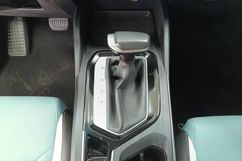 Geely Emgrand S — фото 12