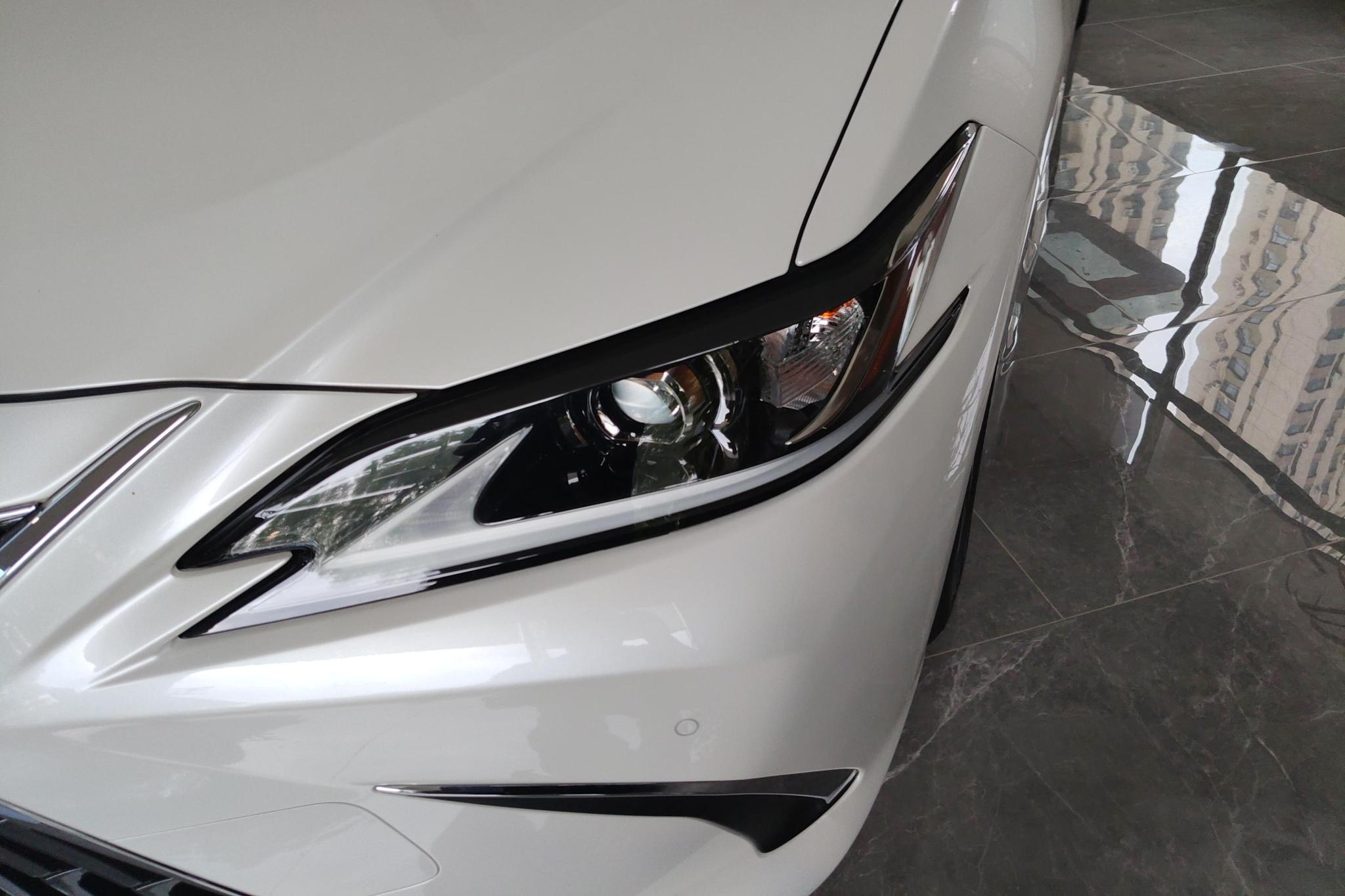 Lexus ES 2022 200