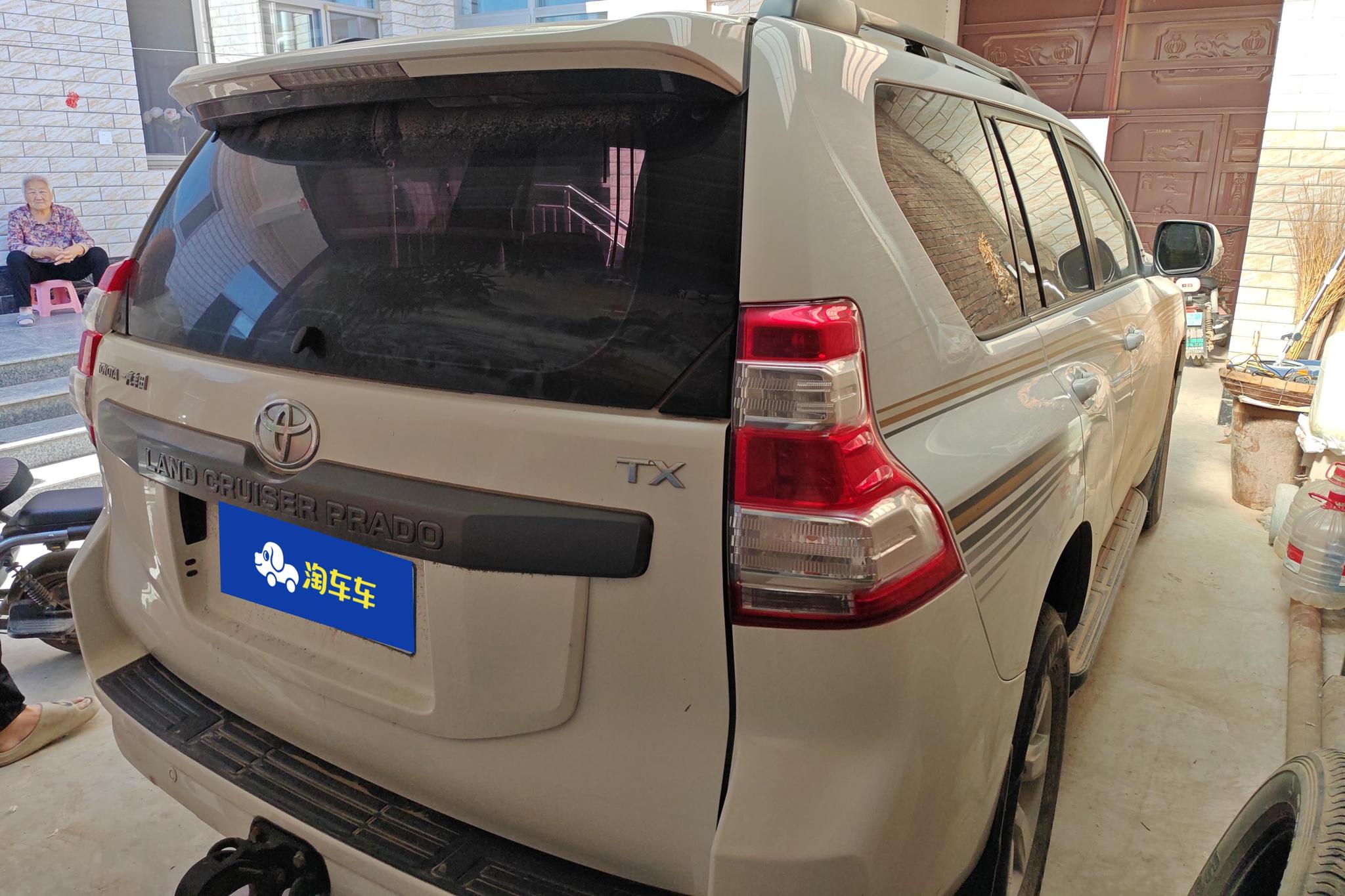 Toyota Land Cruiser Prado 2016 2.7L AT Standard
