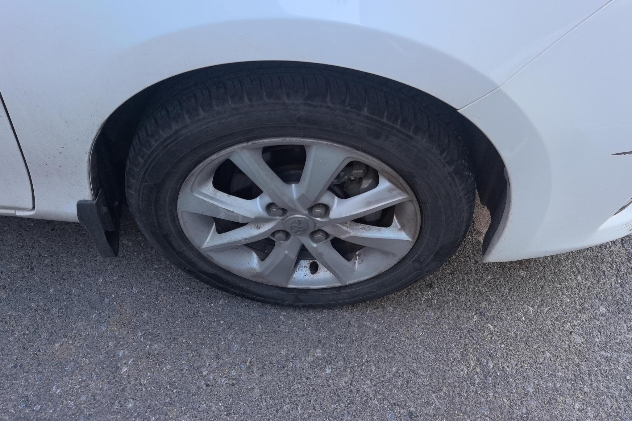 Toyota Yaris L Zhixuan YARIS L 2015 1.5E AT