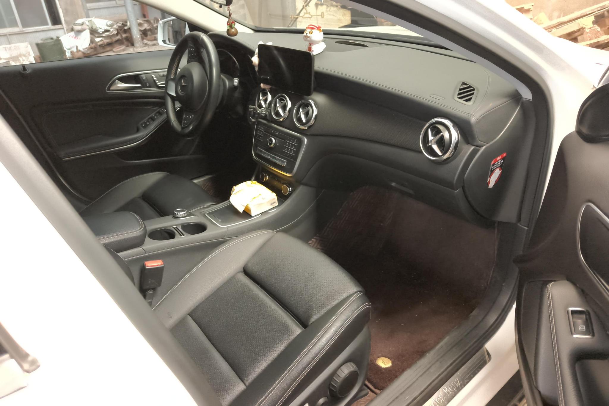 Mercedes-Benz GLA 2017 GLA 200 Fashion