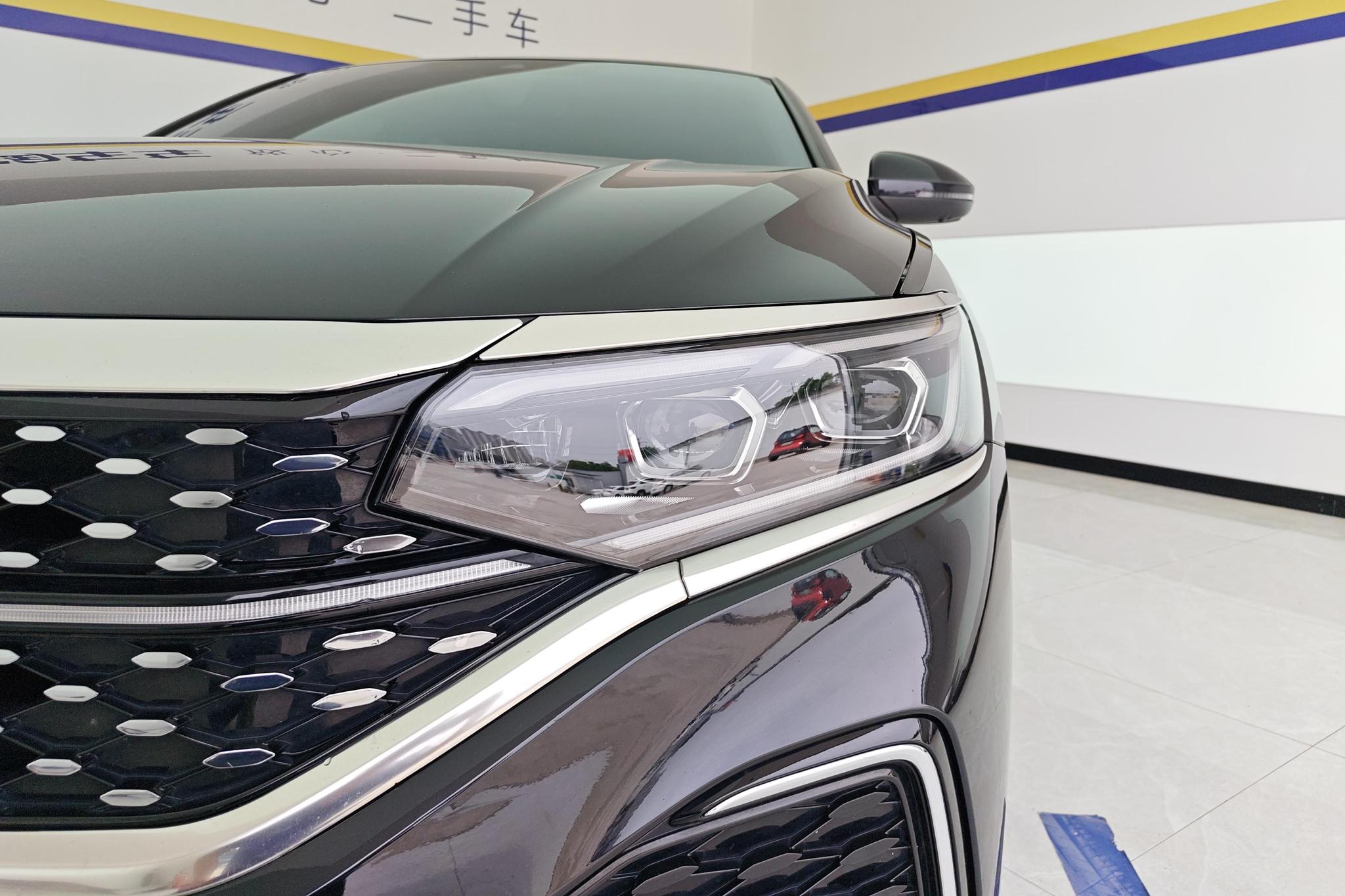 Volkswagen Passat 2023 330TSI Luxury