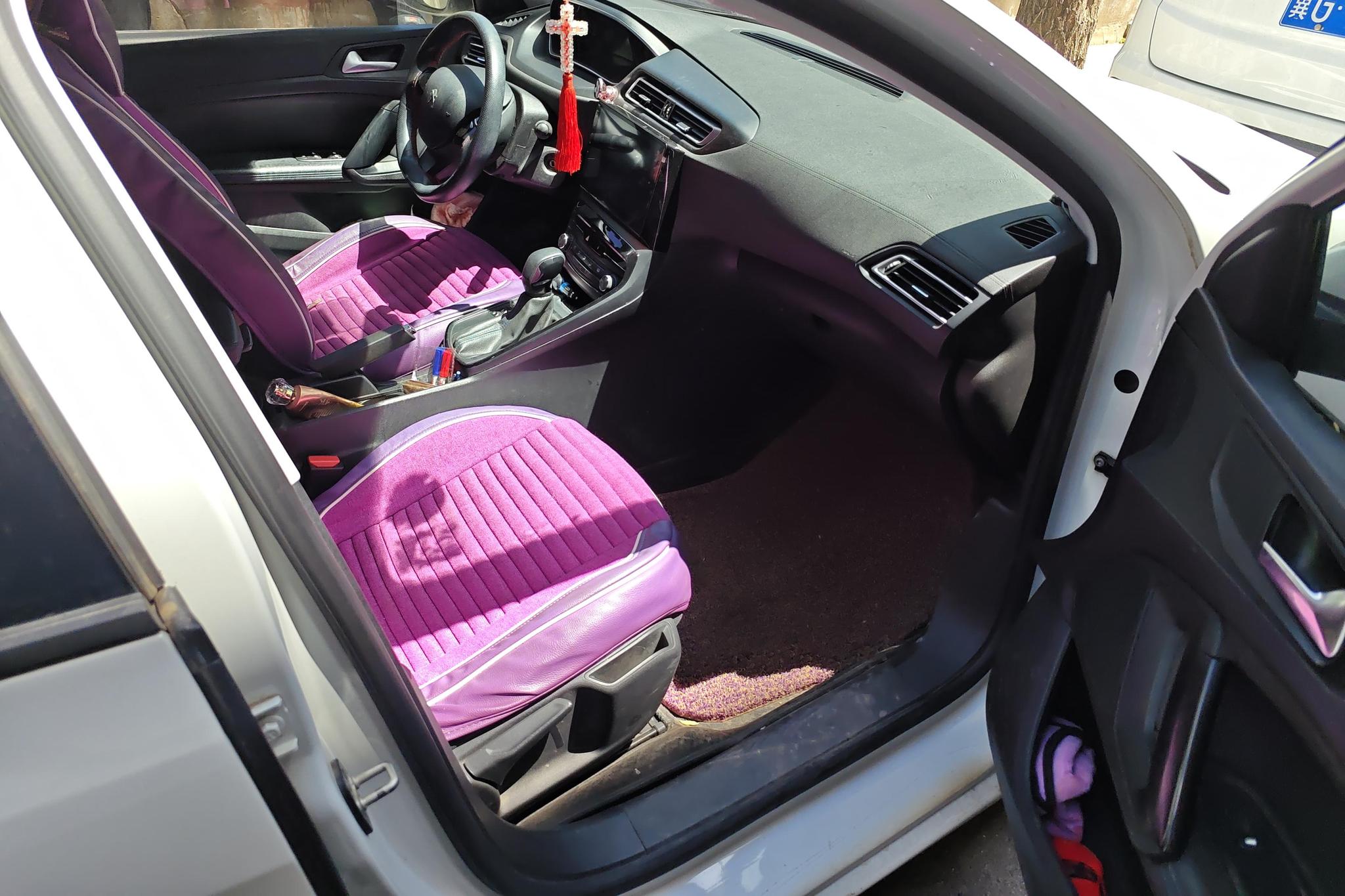 Peugeot 308 2016 1.6L AT Fashion