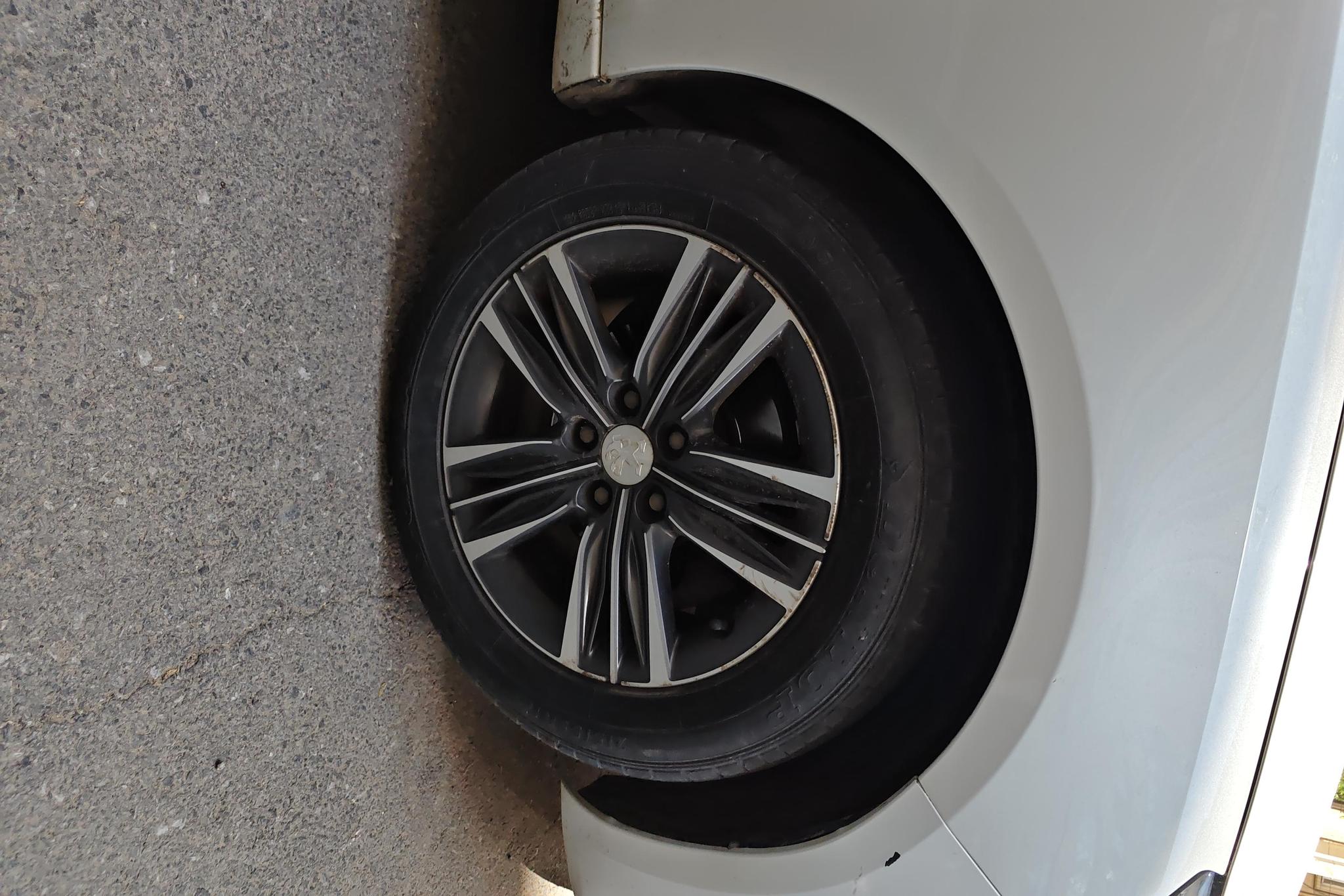 Peugeot 308 2016 1.6L AT Fashion