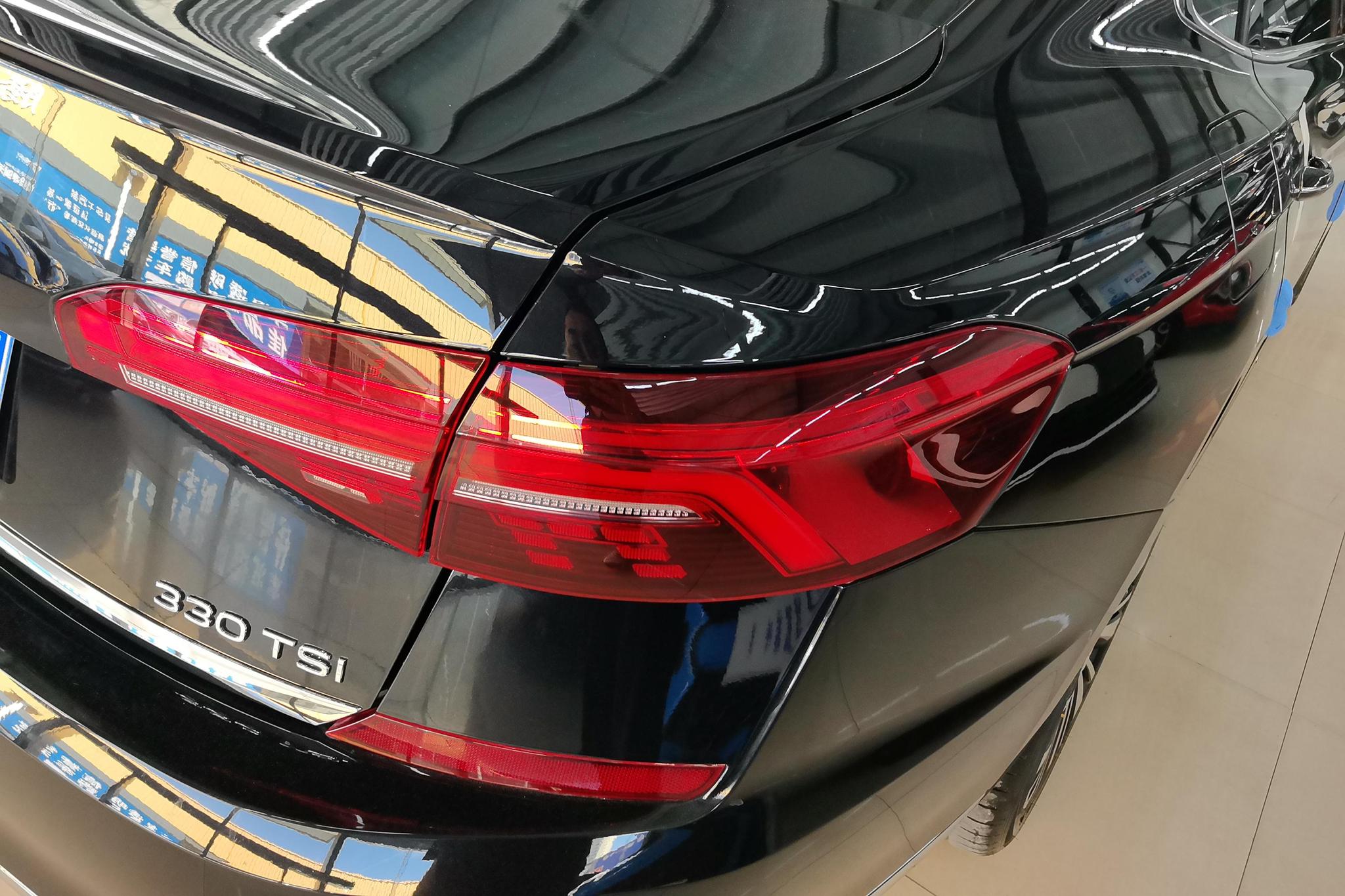 Volkswagen Passat 2021 330TSI Luxury