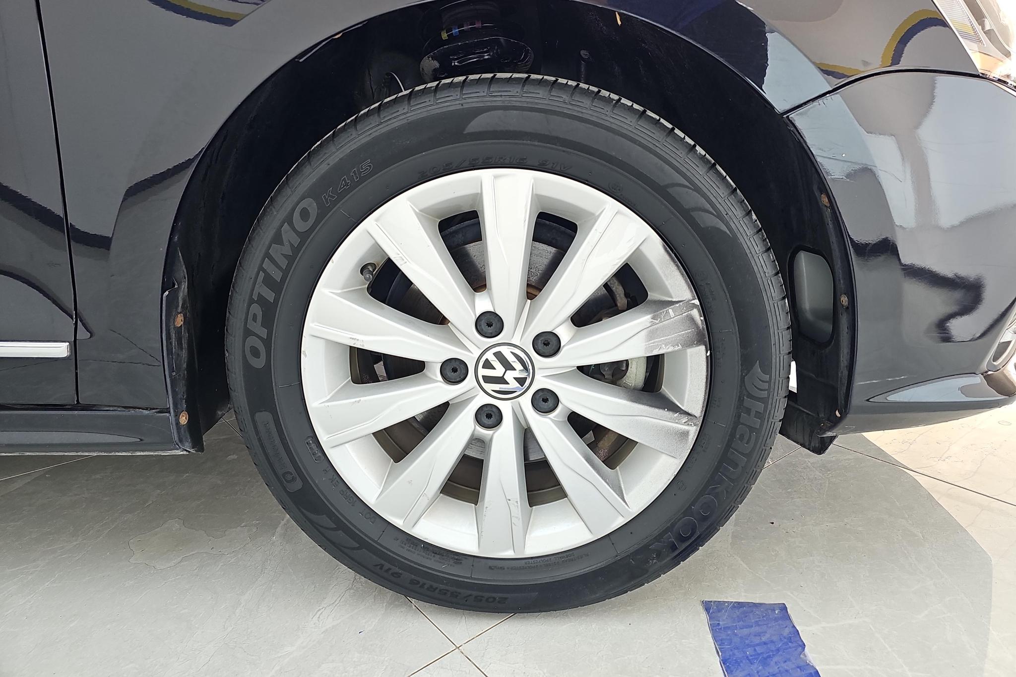 Volkswagen Sagitar 2015 1.6L MT Comfort