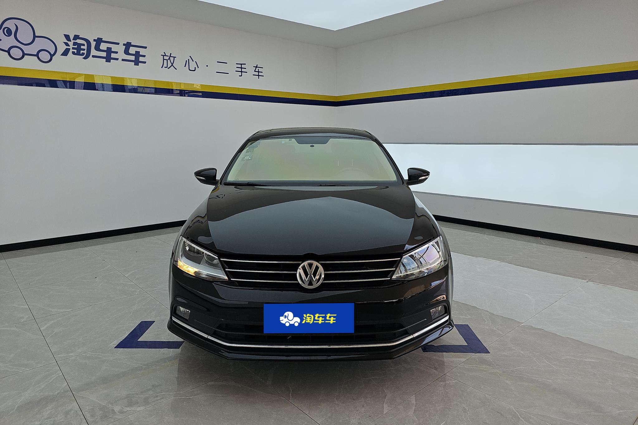 Volkswagen Sagitar 2015 1.6L MT Comfort