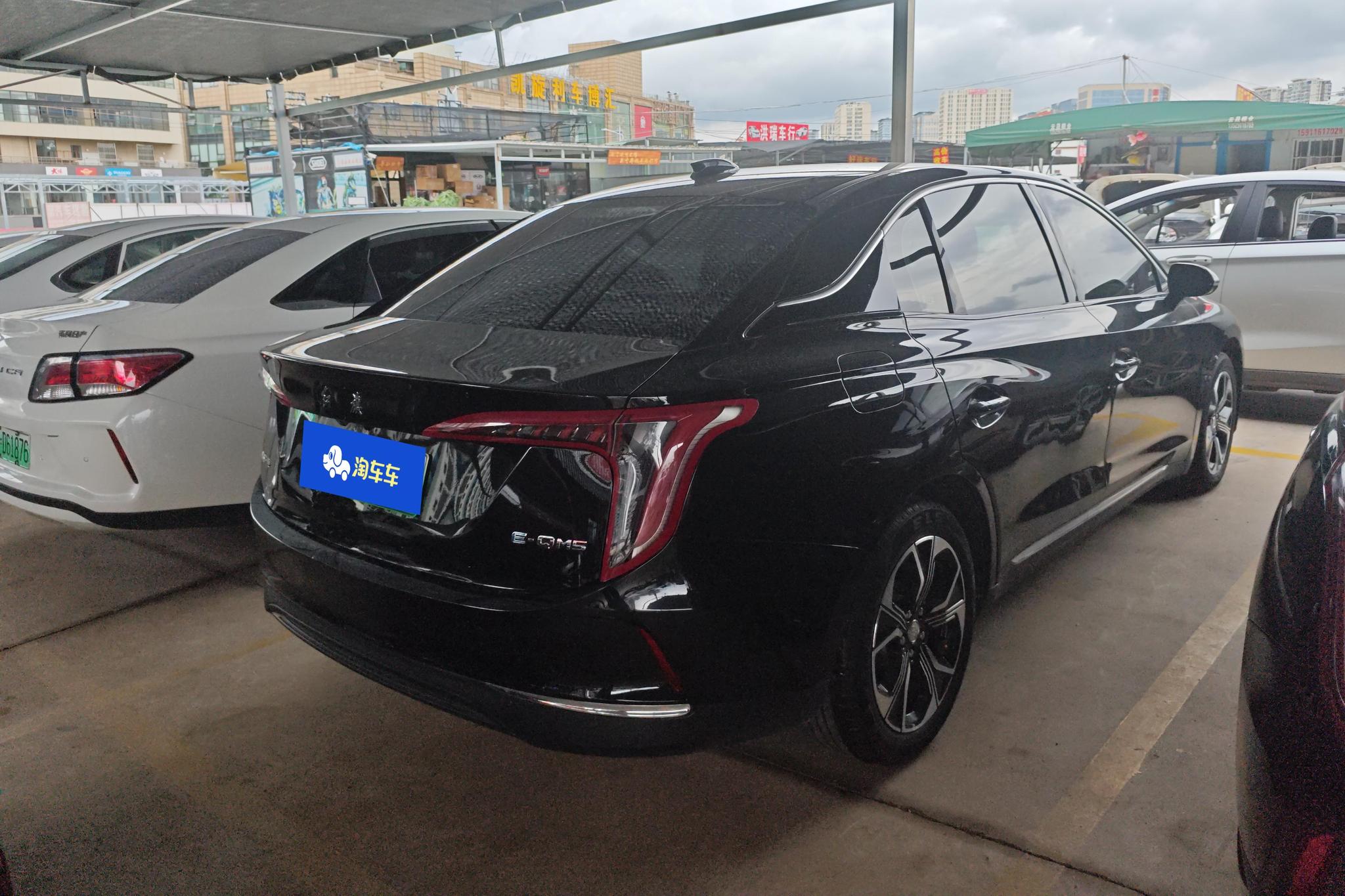 Hongqi E-QM5