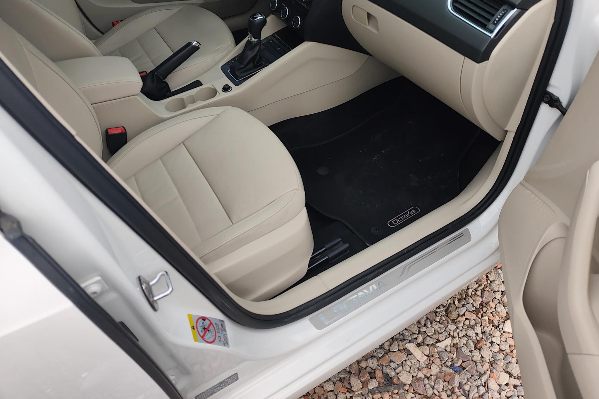 Skoda Octavia 2016 1.6L AT