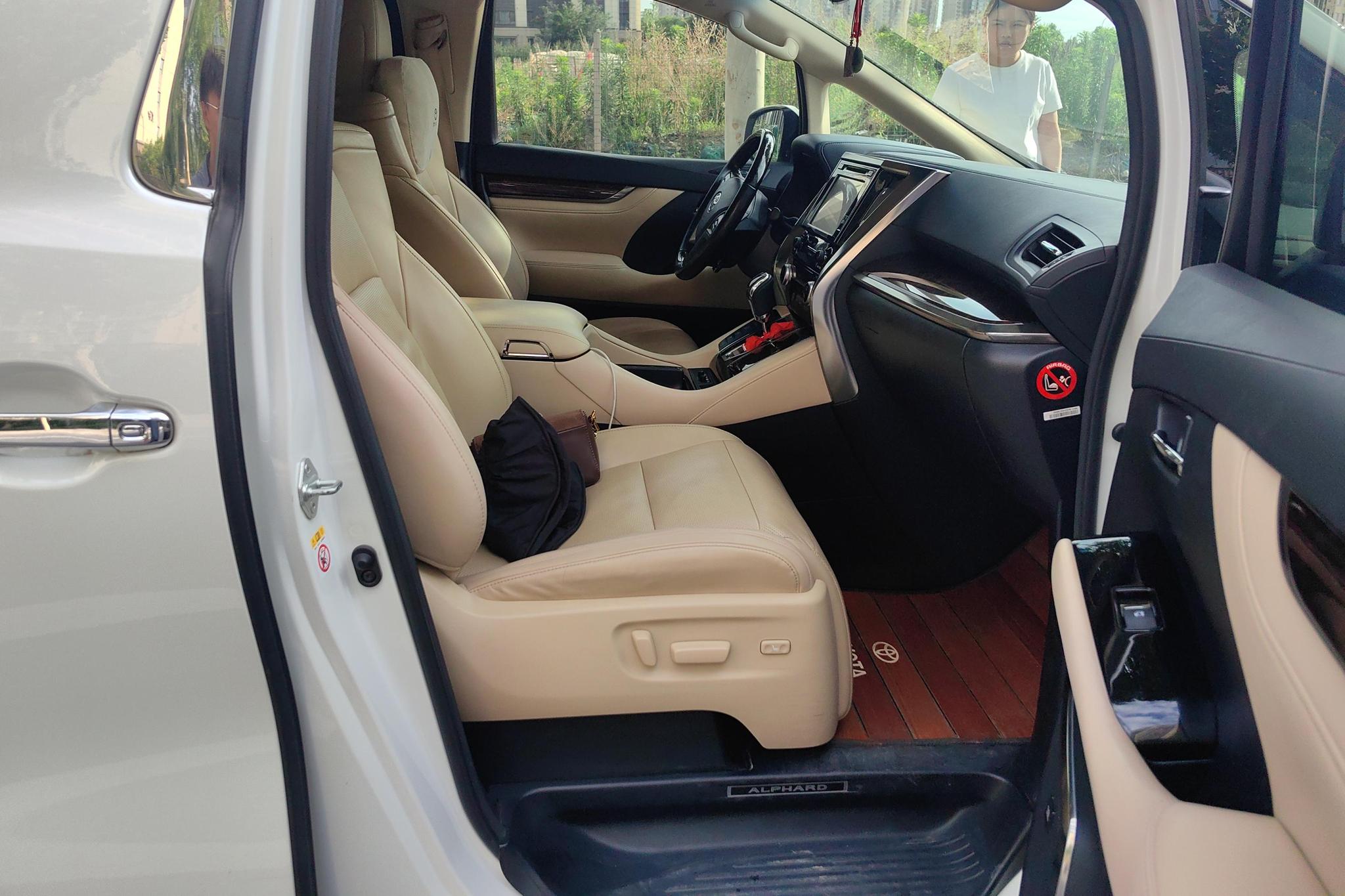 Toyota Alphard 2018 3.5L Luxury