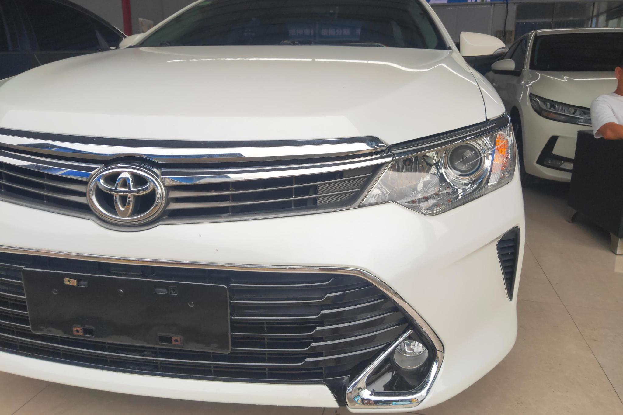 Toyota Camry 2015 2.0G Luxury