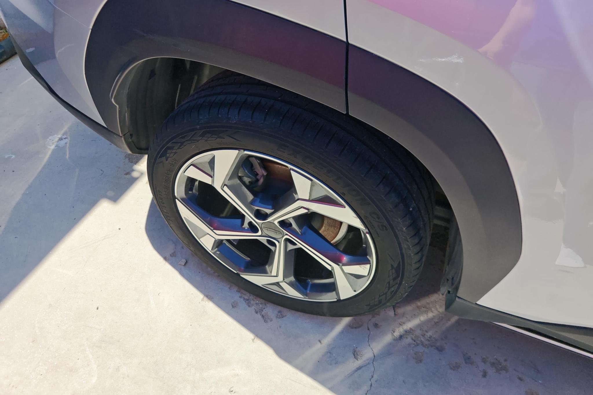 Geely Boyue L L 2023 1.5TD DCT Luxury