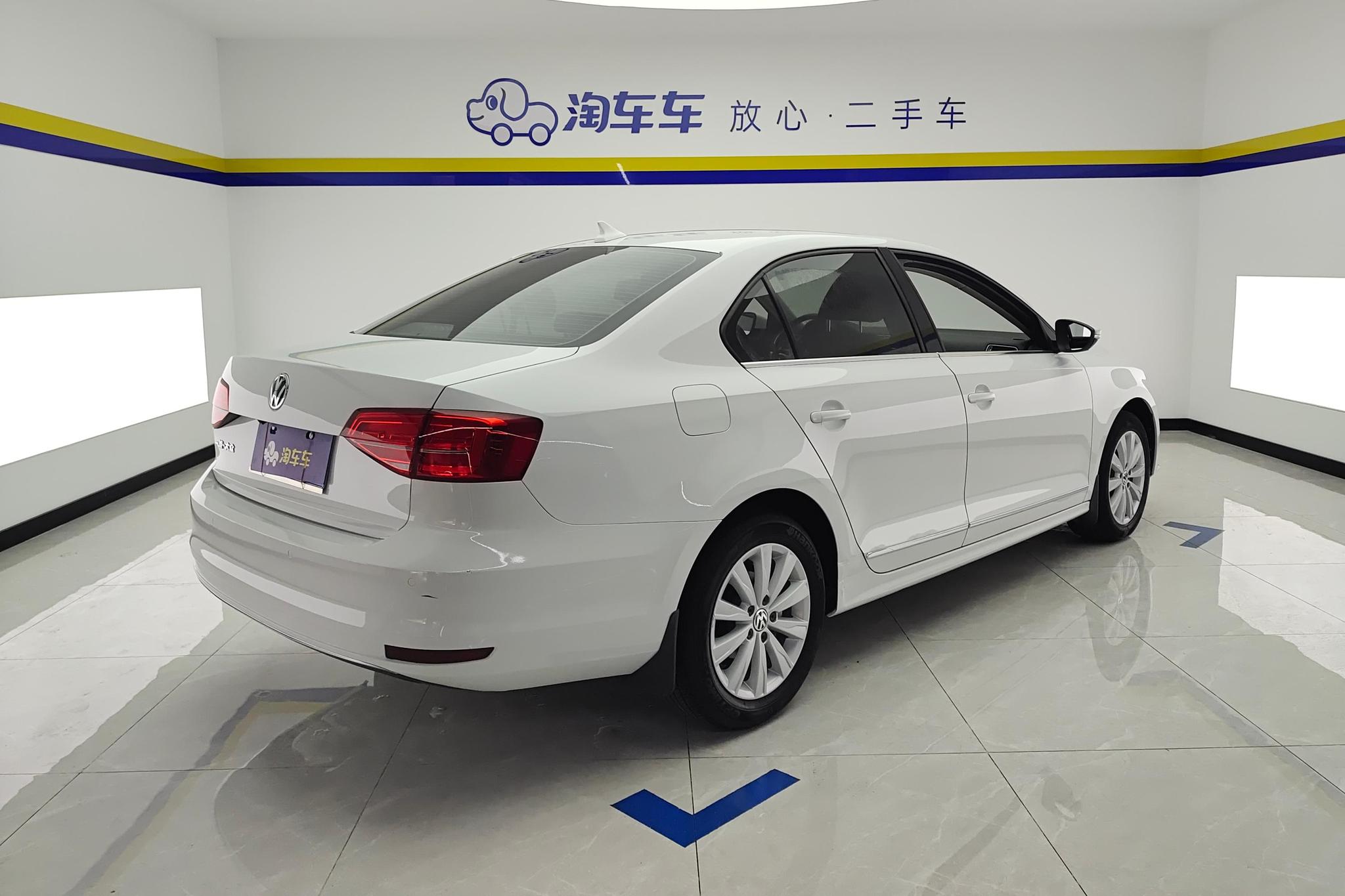 Volkswagen Sagitar 2015 1.6L AT Comfort