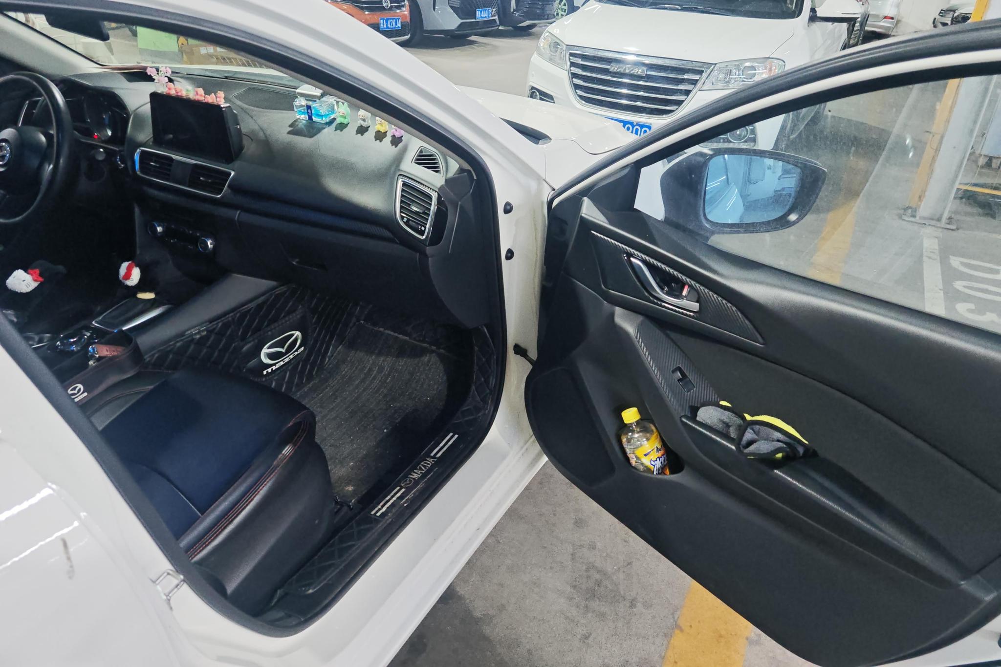 Mazda Mazda3 3 2016 1.5L AT Luxury