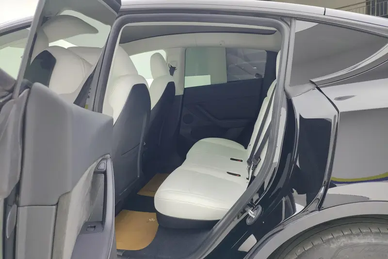 Tesla Model Y — фото 11