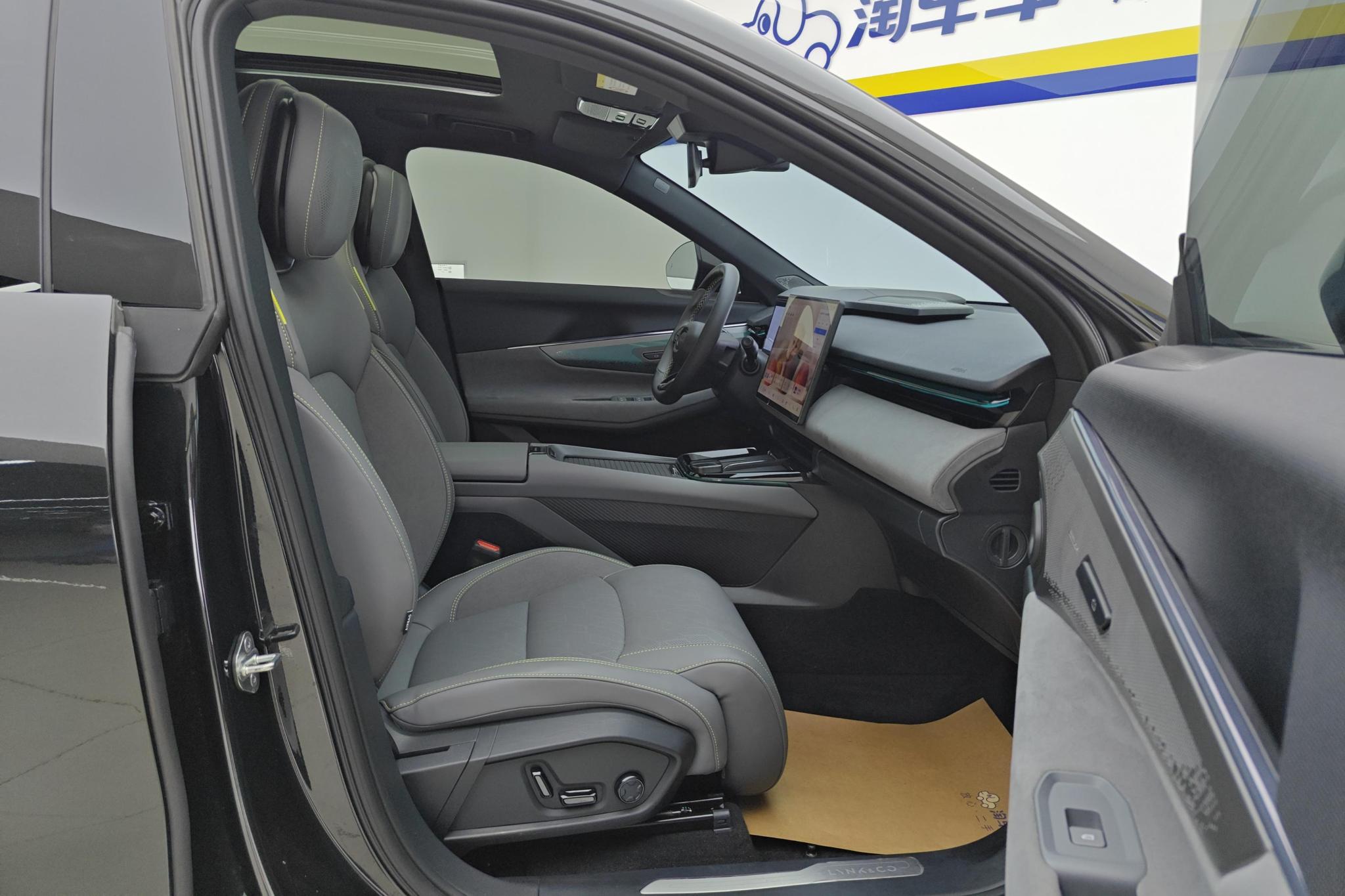 Lynk & Co 08 EM-P 2025 120 Pro