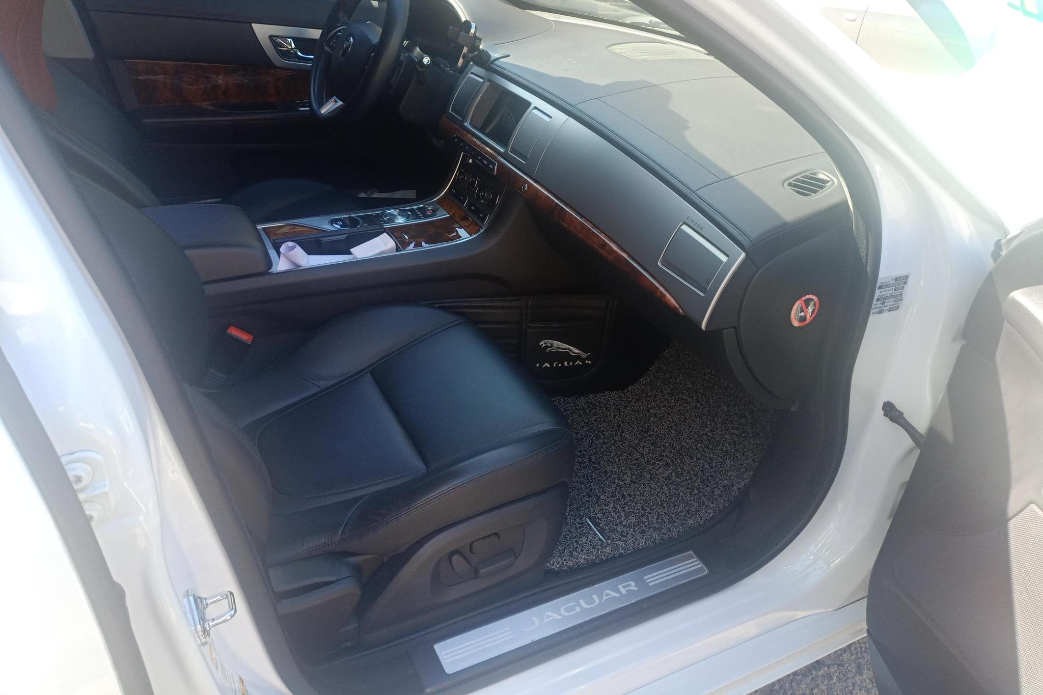 Jaguar XF 2014 XF 2.0T Luxury