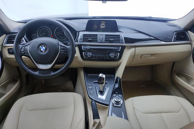 BMW 3 Series 2016 — фото 12