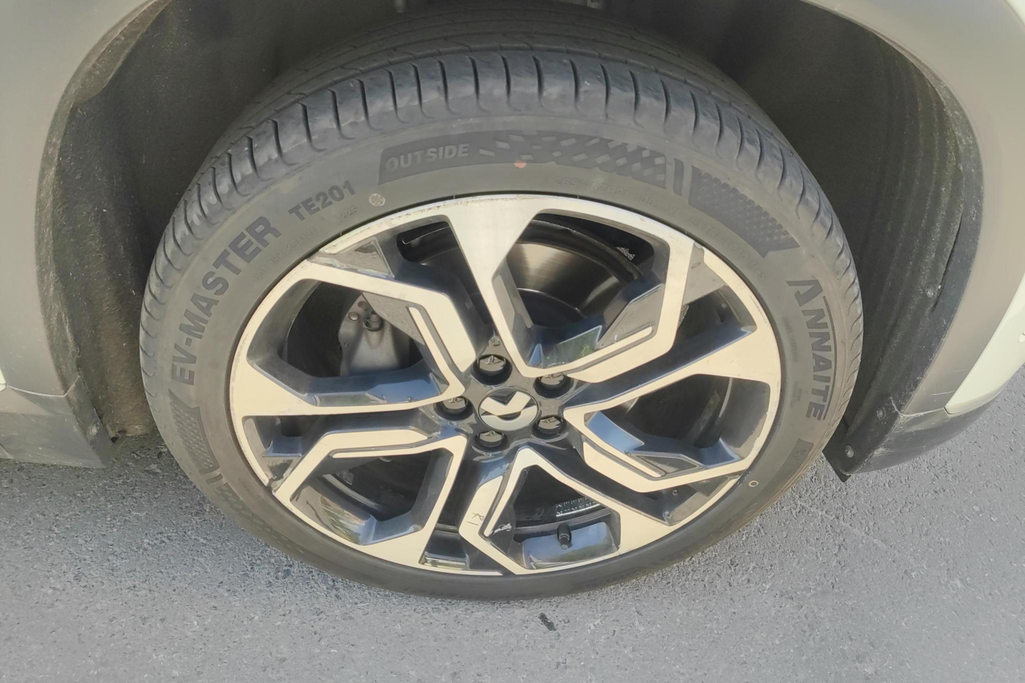 NIO ES8 2020 415KM мест