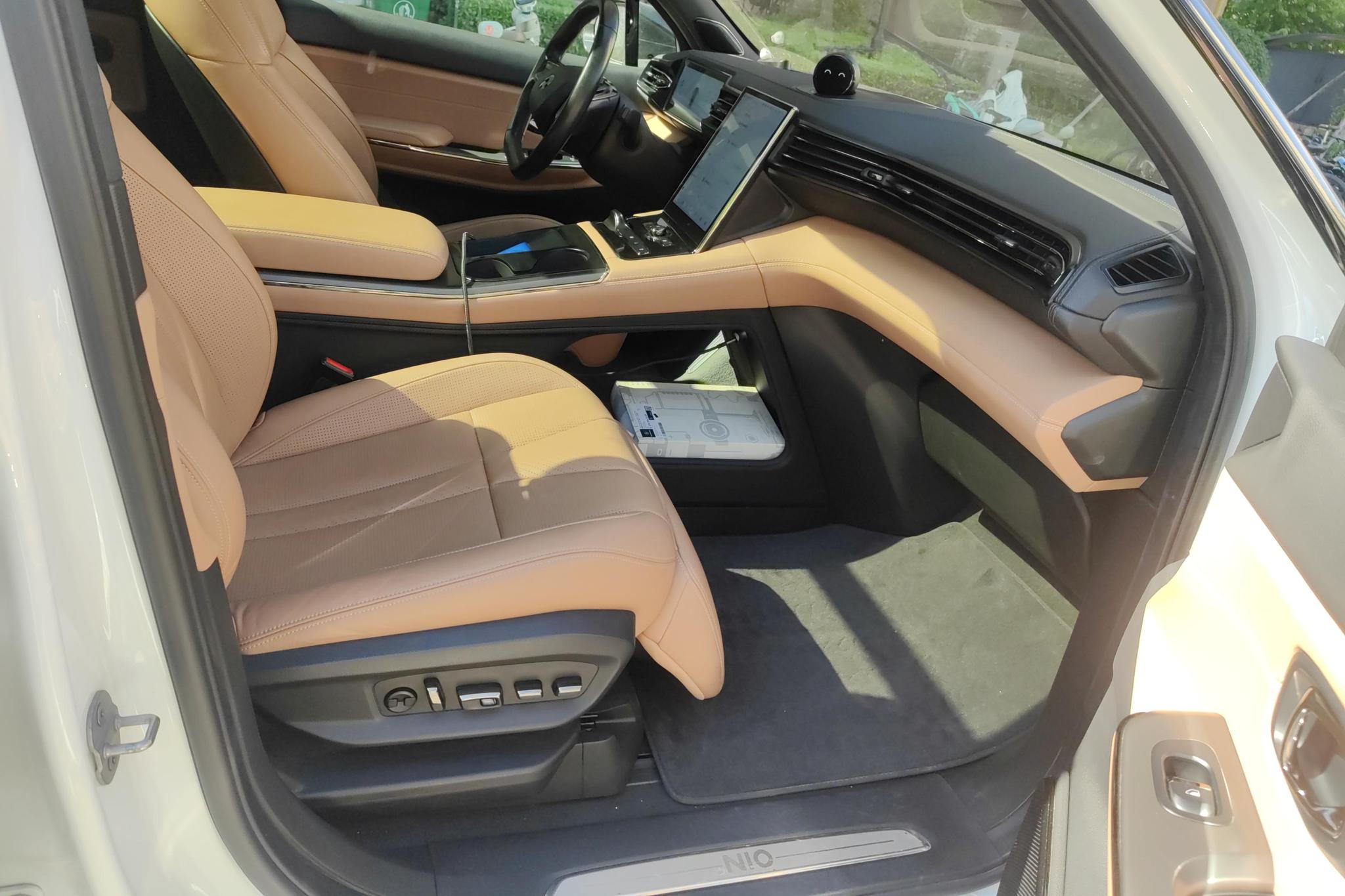 NIO ES8 2020 415KM мест