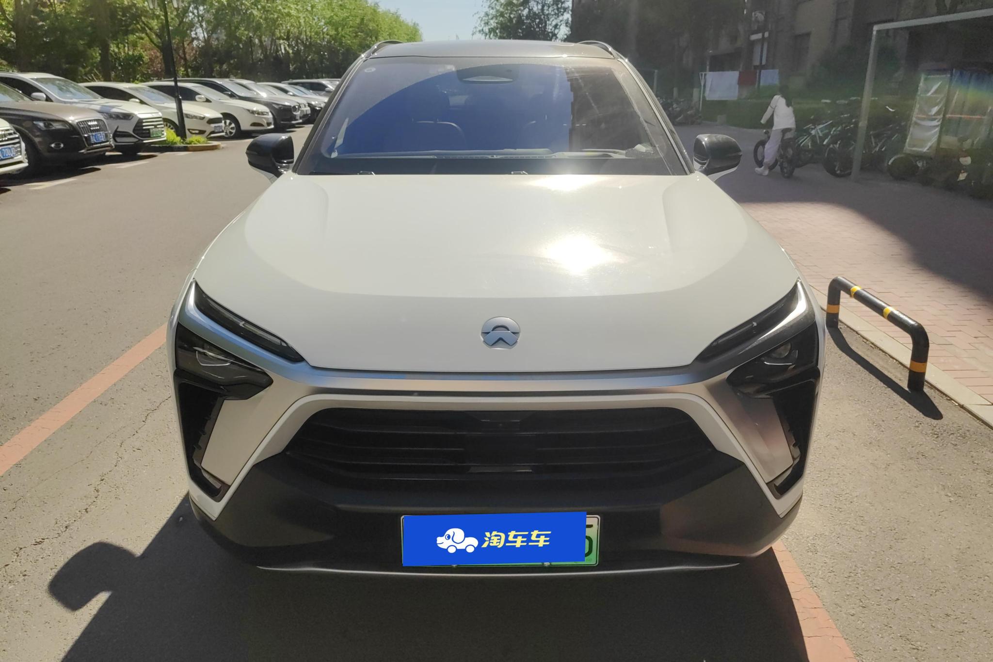NIO ES8 2020 415KM мест