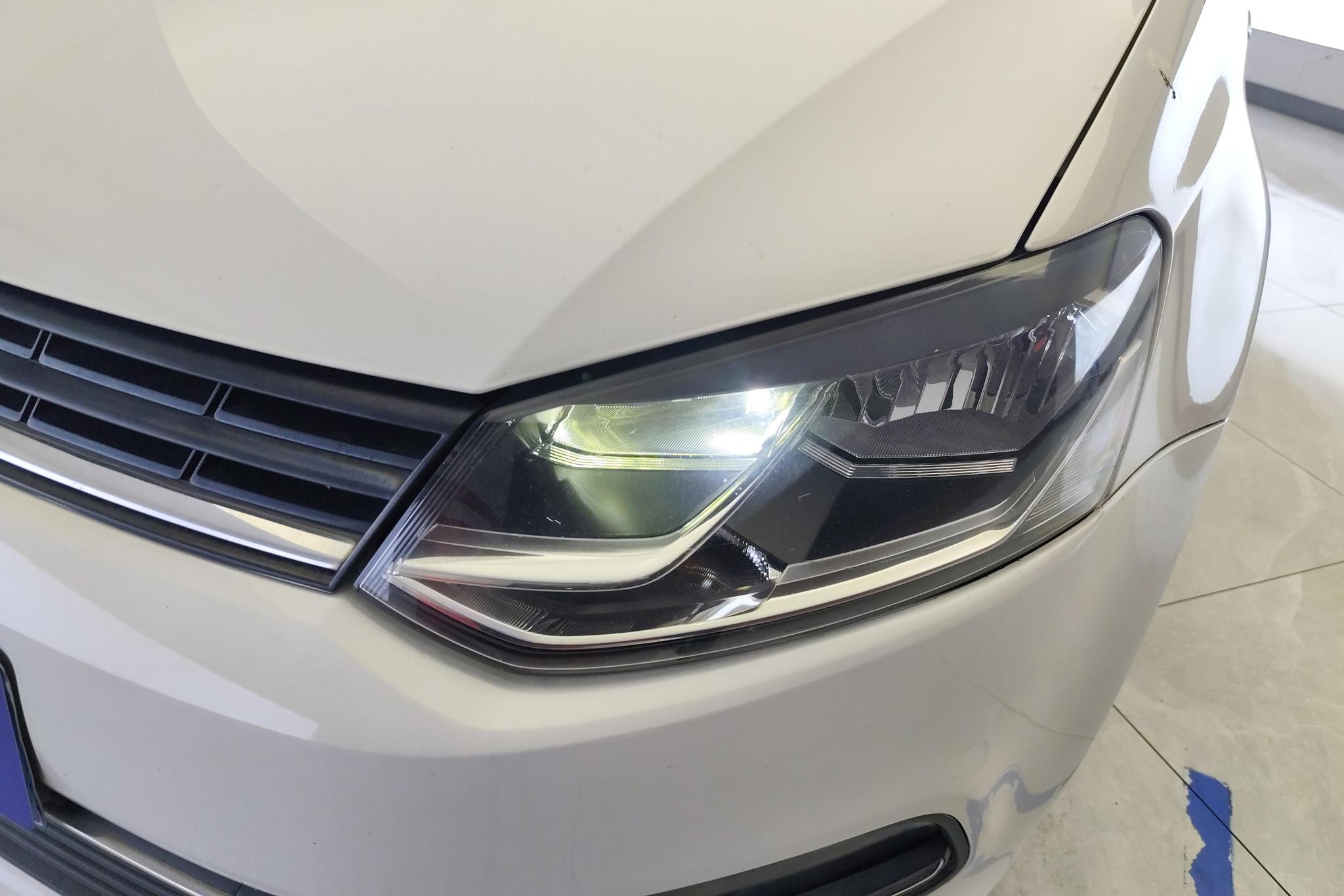 Volkswagen Polo 2014 1.4L AT Comfort