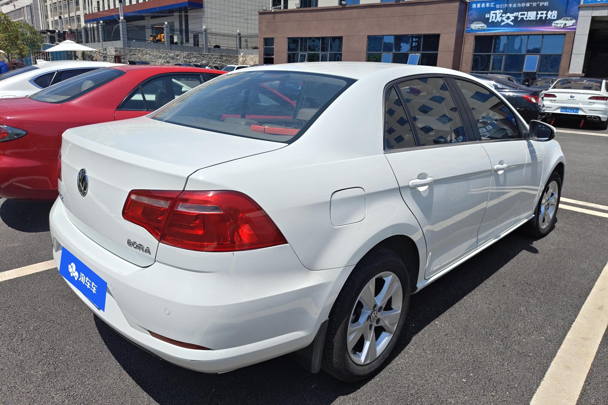 Volkswagen Bora 2015 1.6L MT Fashion