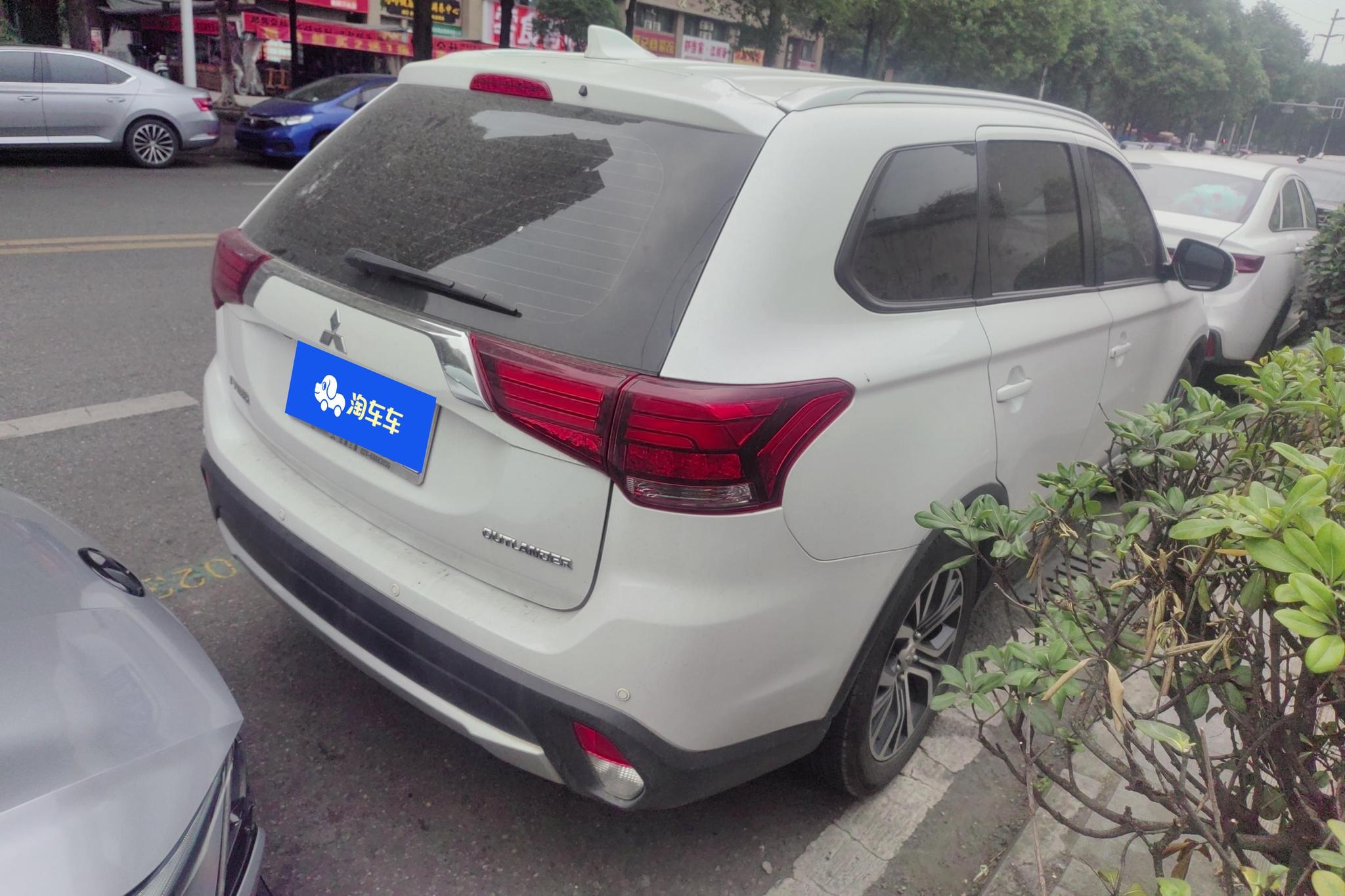 Mitsubishi Outlander 2018 2.0L 5 мест