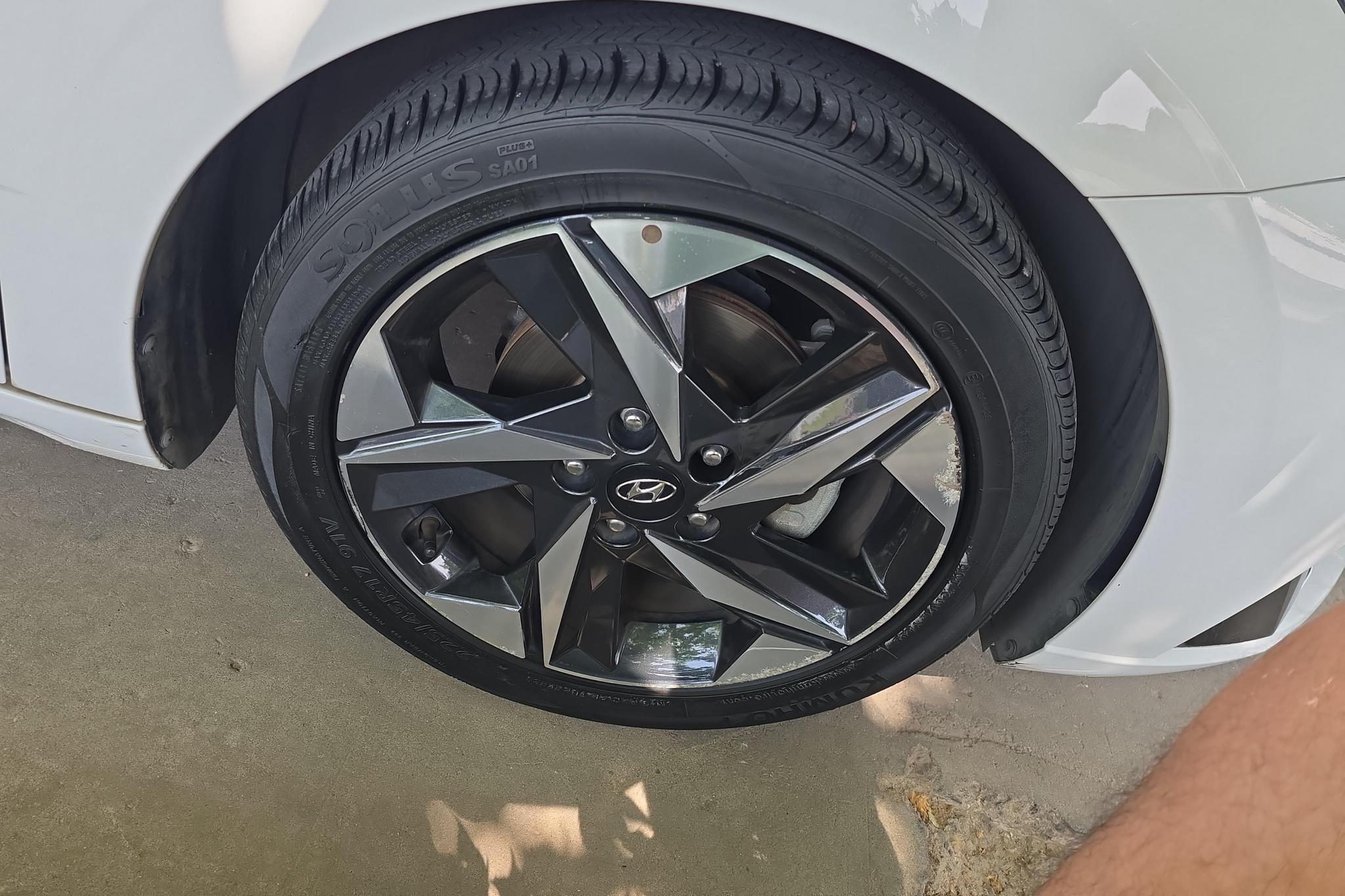 Hyundai Elantra 2021 1.5L CVT LUX Luxury