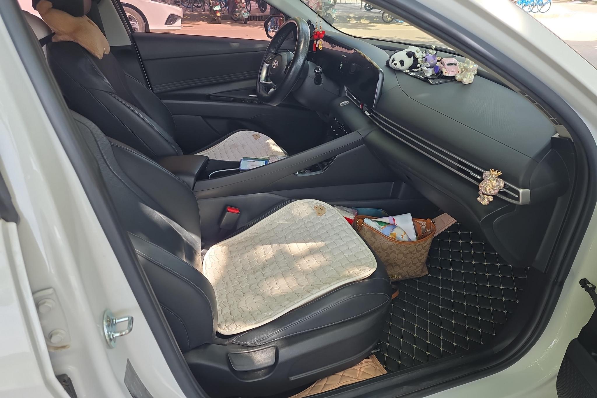 Hyundai Elantra 2021 1.5L CVT LUX Luxury